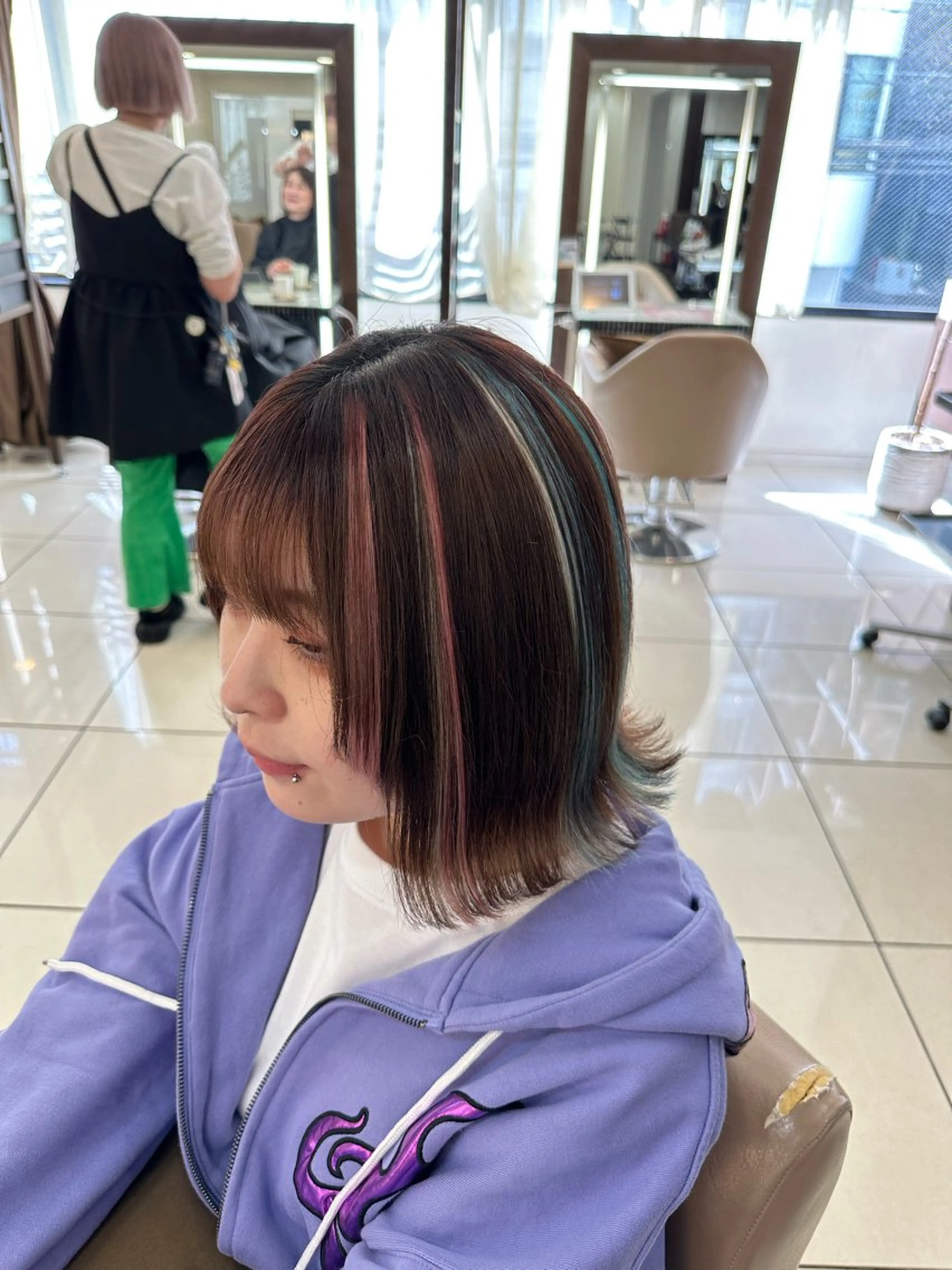 ラウンドマッシュシャ ドウニュアンスパーマのヘアスタイル