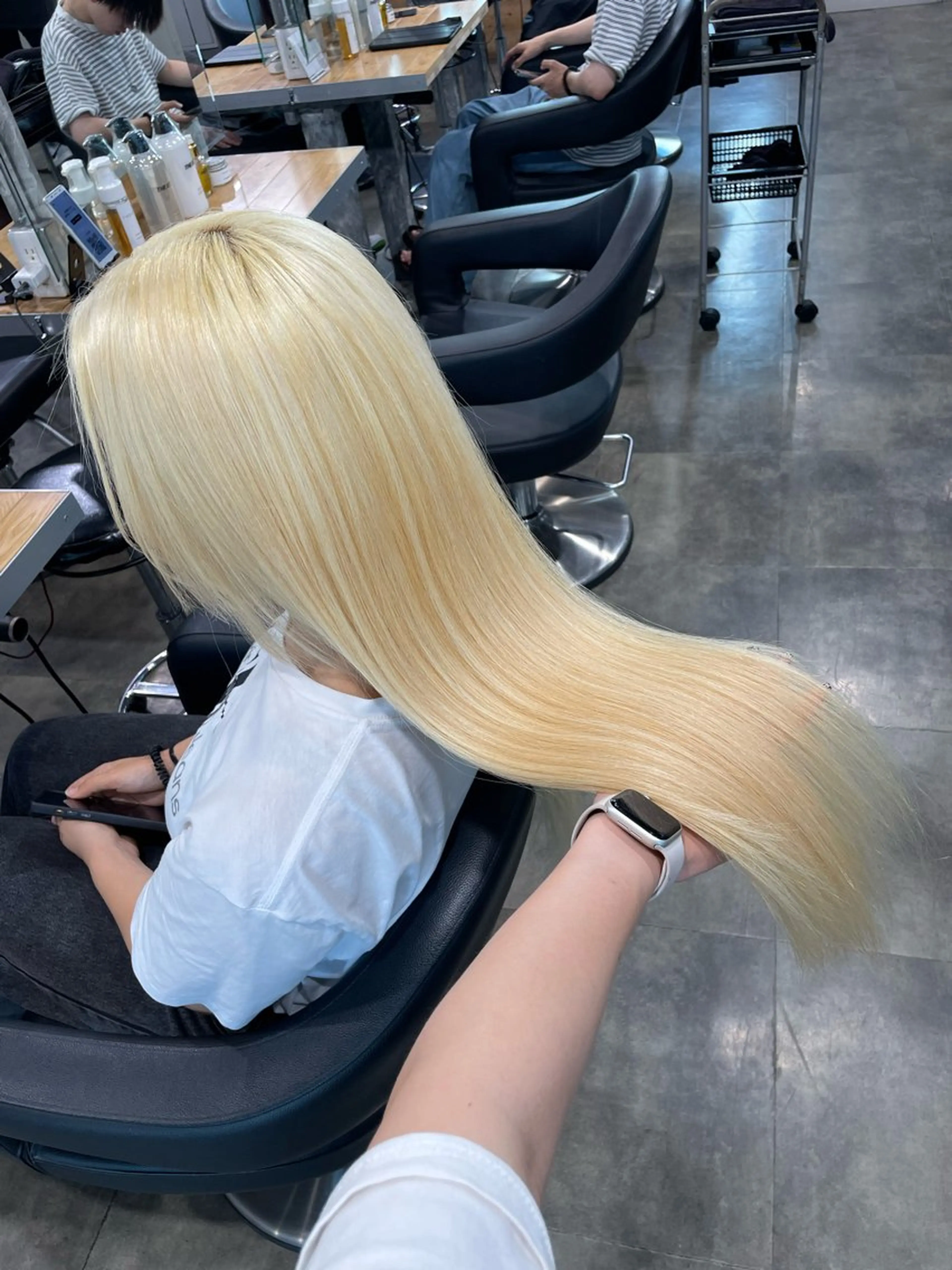 ロング カラー ハイトーンブロンド 横浜💞ミオのヘアスタイル