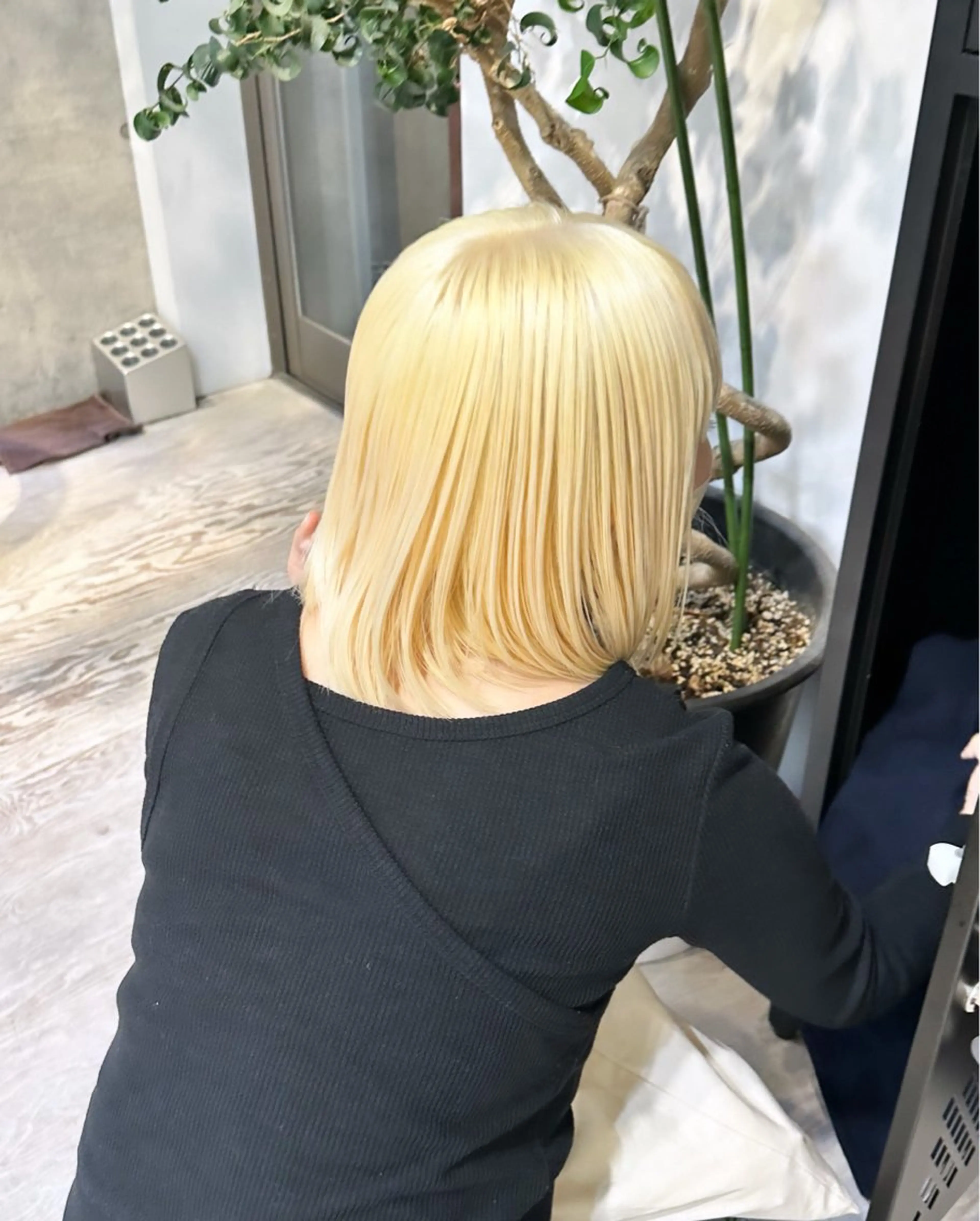 カラー 抜きっぱなしブロンド ササキカズマのヘアスタイル