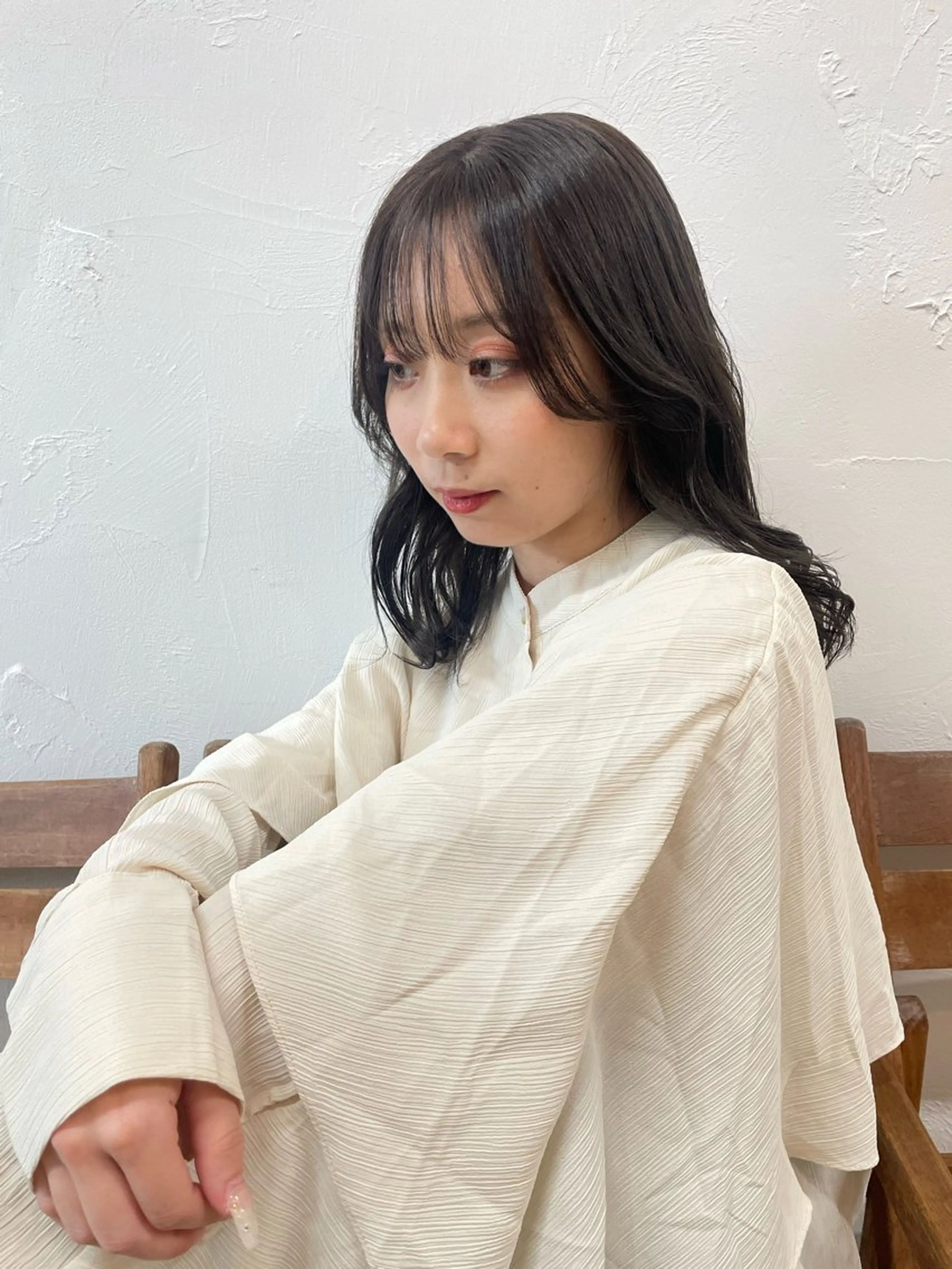 セミロング カラー ヘアアレンジ イルミナカラー 韓国風ヘア mina / 透明感ベージュカラーのヘアスタイル