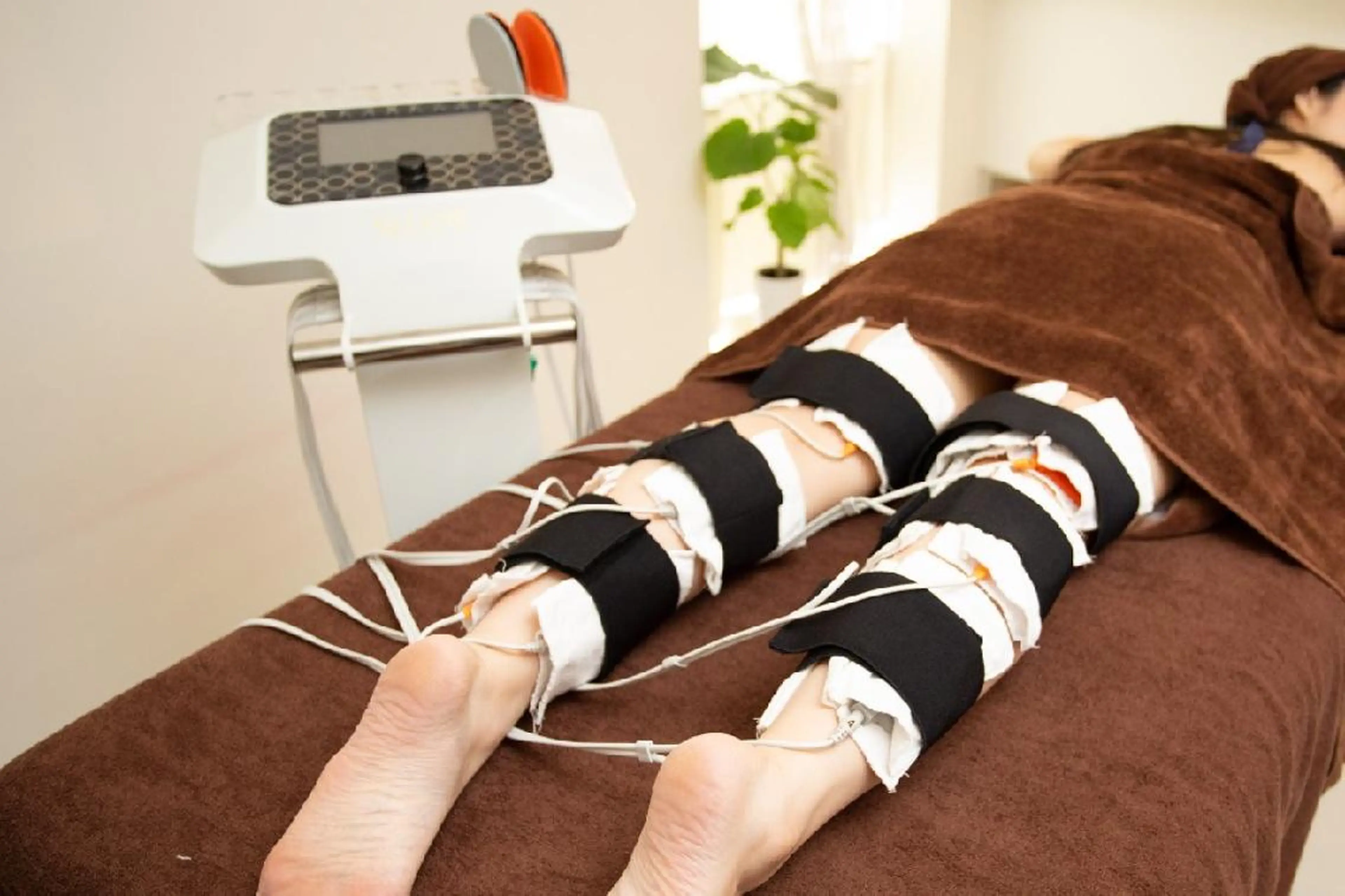 寝てるだけで浮腫み撃退&筋肉強化👍【オプション】EMSの写真