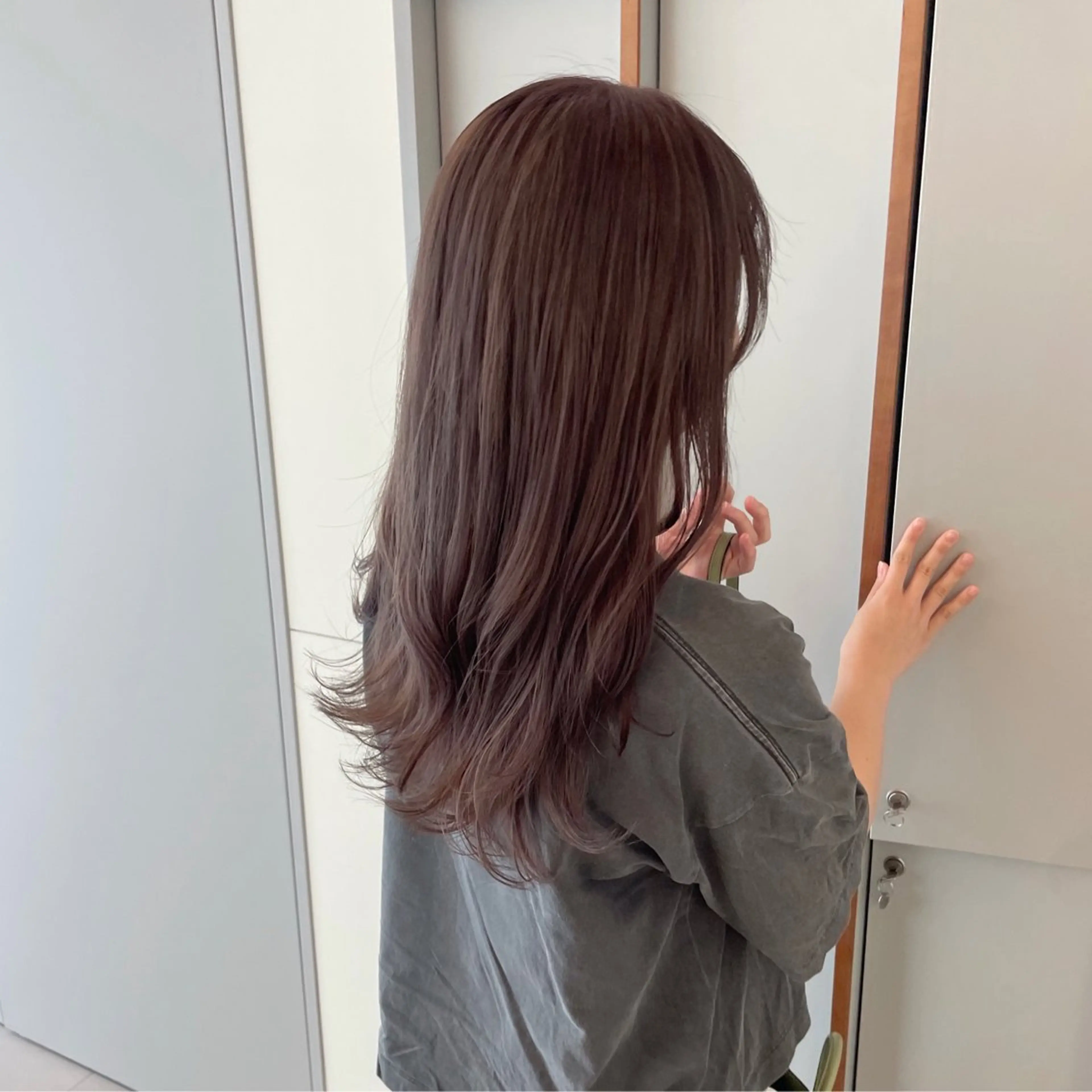 ロング カラー ベージュカラー ブリーチ 透明感カラー ダブルカラー グレージュ ヘアカラー トリートメント ブリーチ/レイヤー 🌻Mutsumiのヘアスタイル