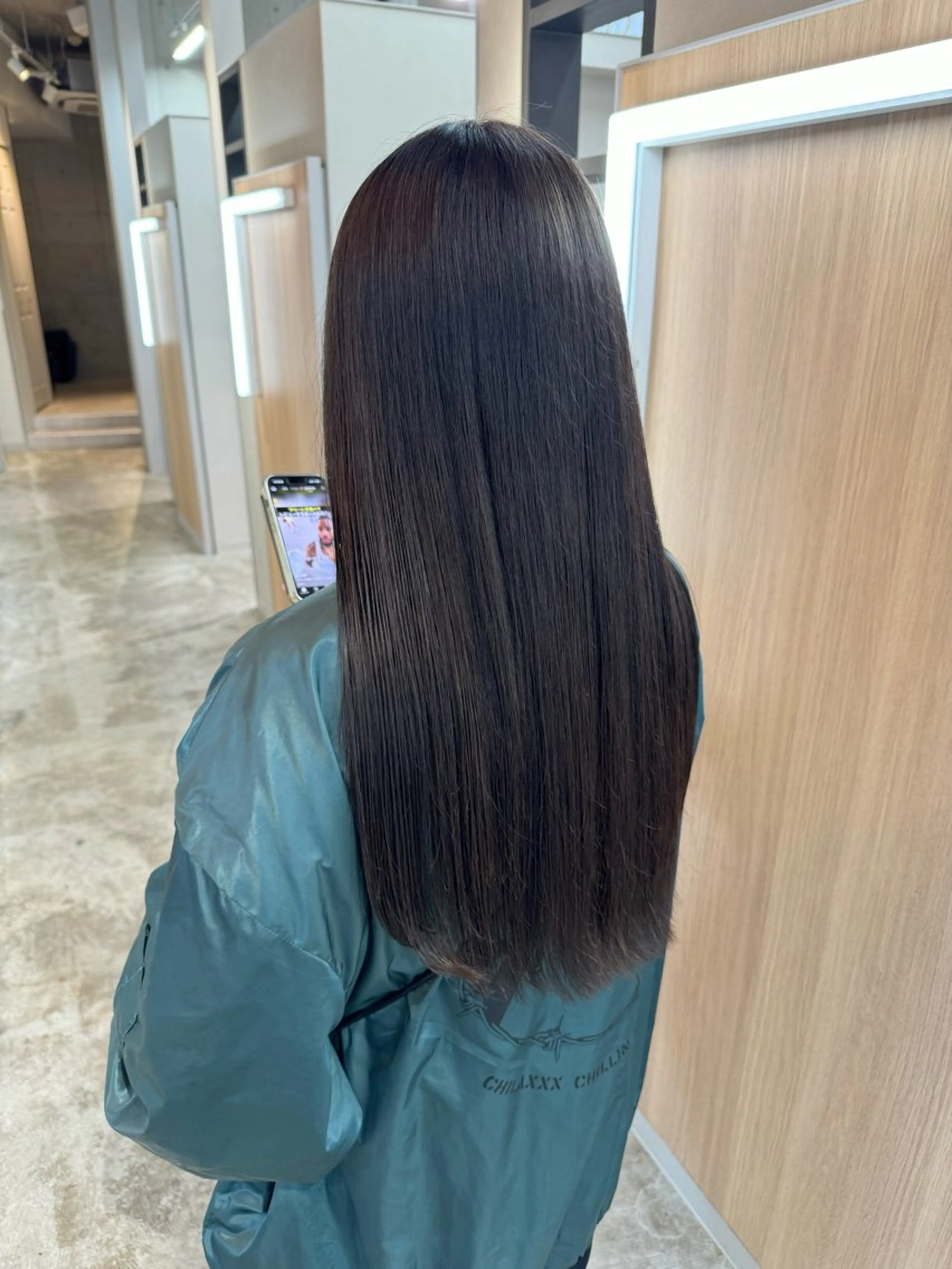 ロング カラー グレージュ トリートメント 透け 艶感カラー齊木 勇人のヘアスタイル