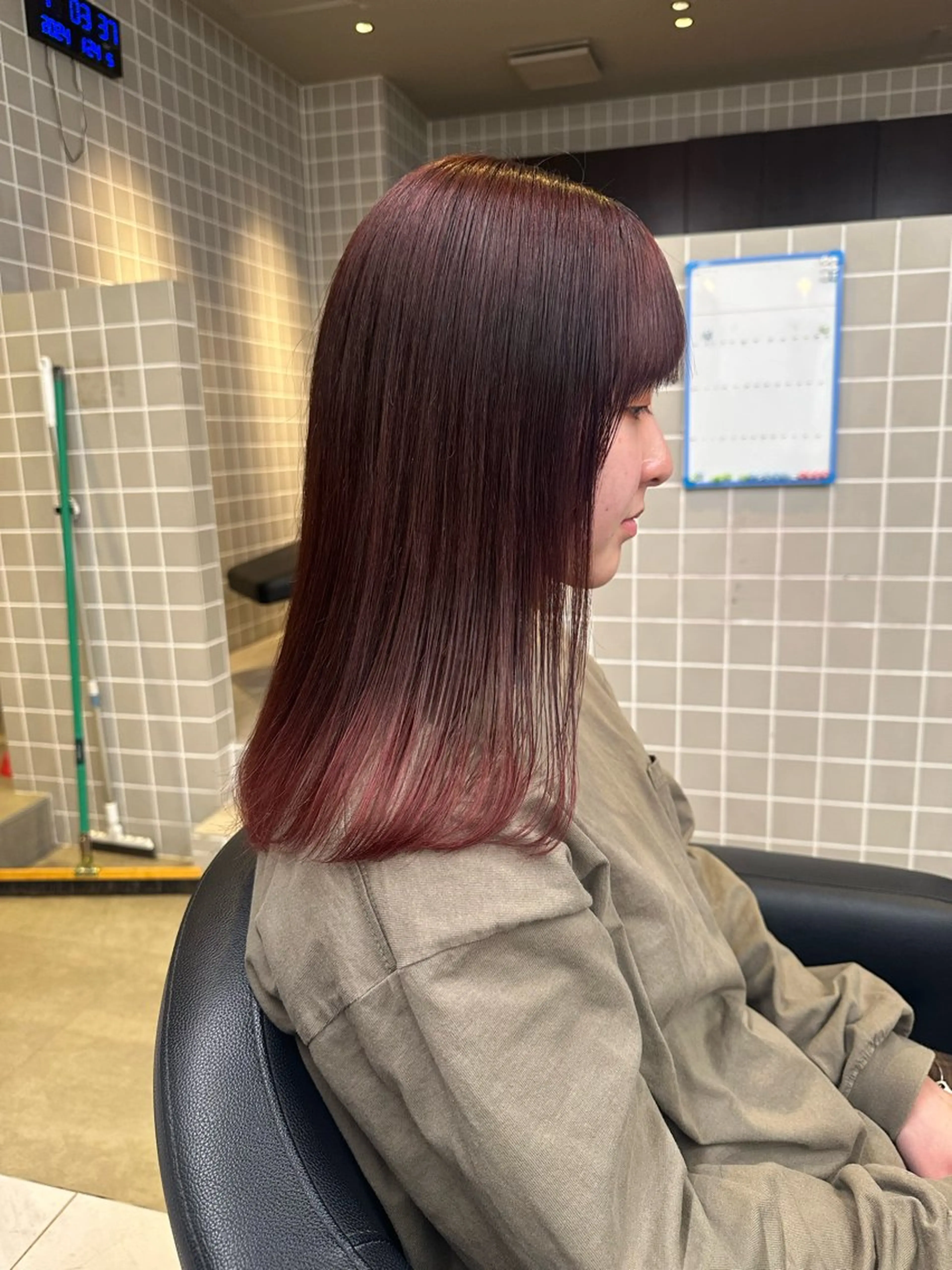 ロング カラー レッドカラー 🪞ハイトーン🪞 🤍waka🤍のヘアスタイル