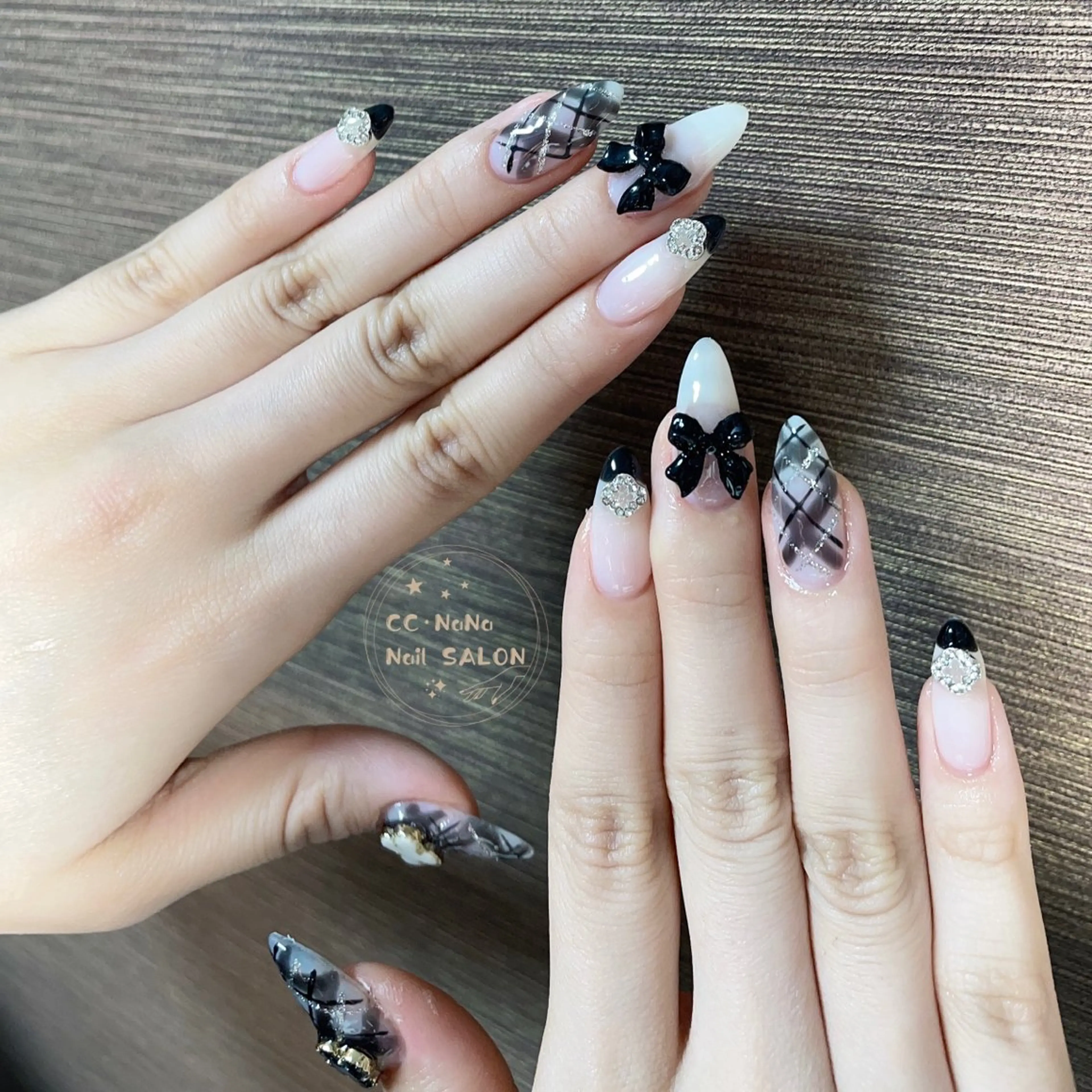 ネイル チークネイル フラッシュネイル ハート キラキラネイル 韓国ネイル ハンドネイル 💎CC・NaNa 韓国風ネイル🌙のネイルデザイン