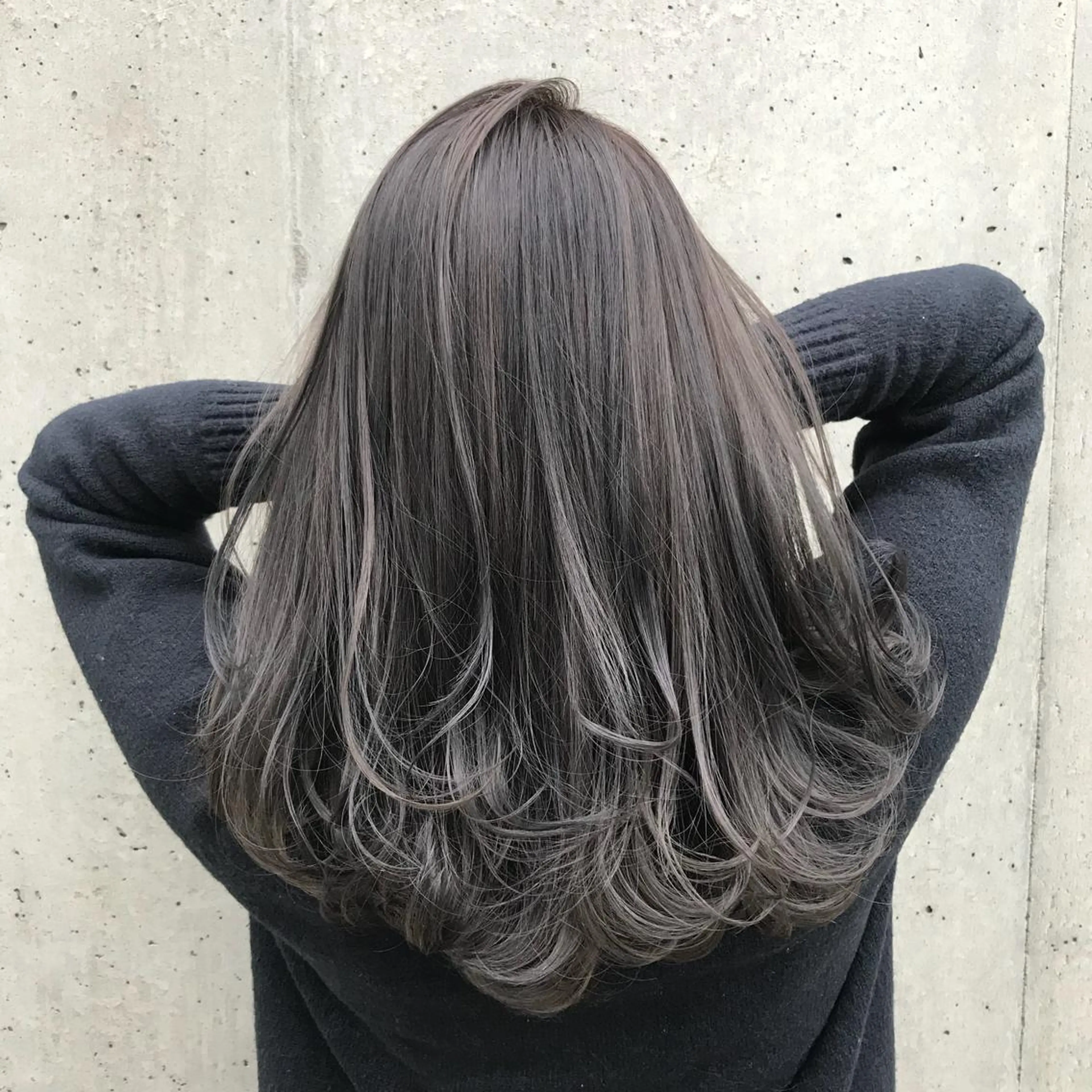 ロング カラー アッシュ アッシュグレー アッシュグレージュ ブリーチ グレージュ カット ヘアカラー トリートメント 韓国レイヤー/ミルク ティー🦋高橋　暖のヘアスタイル