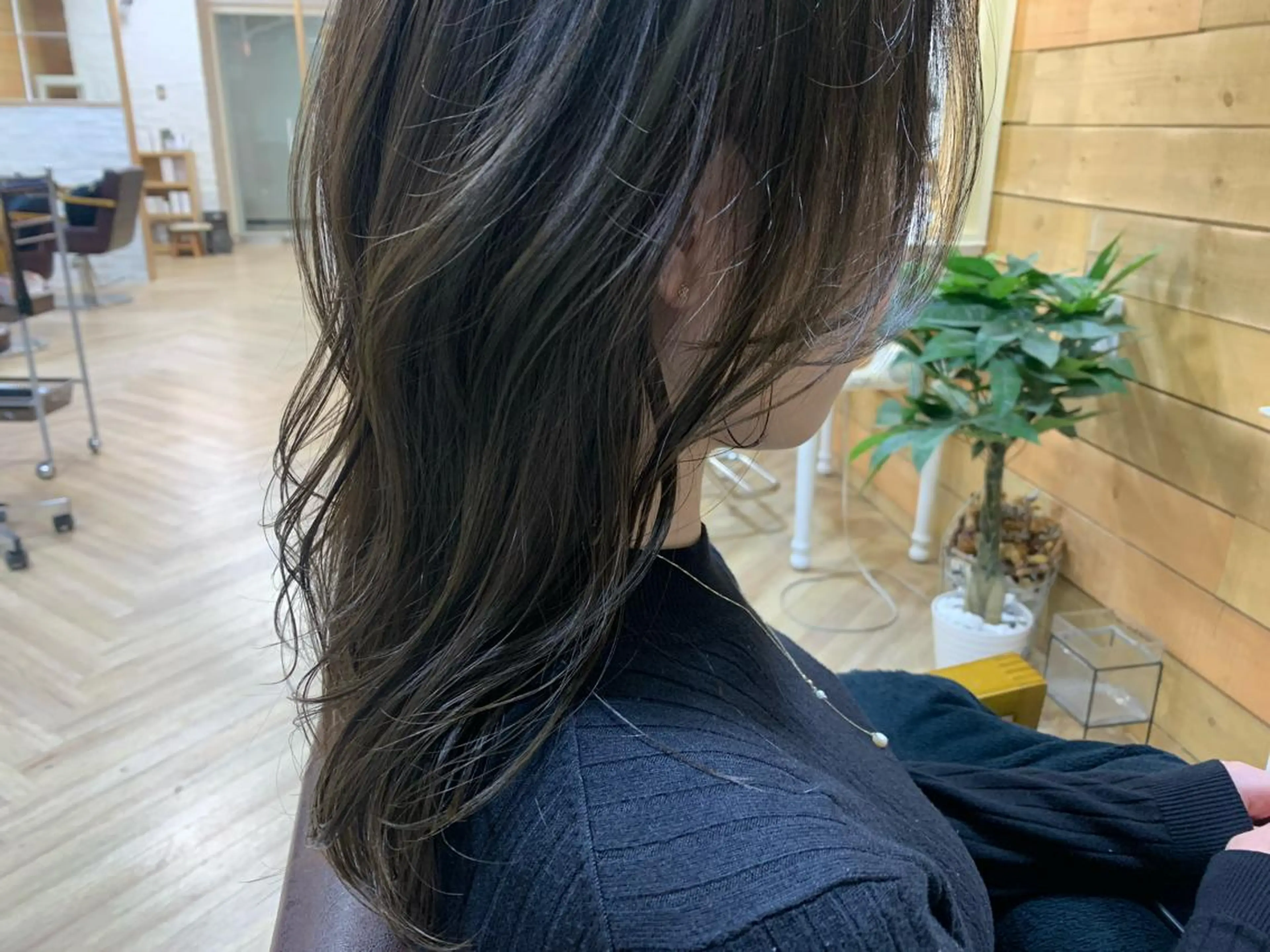 セミロング カラー ベージュカラー レイヤーカット 【Uneユヌ】菊地 春那のヘアスタイル
