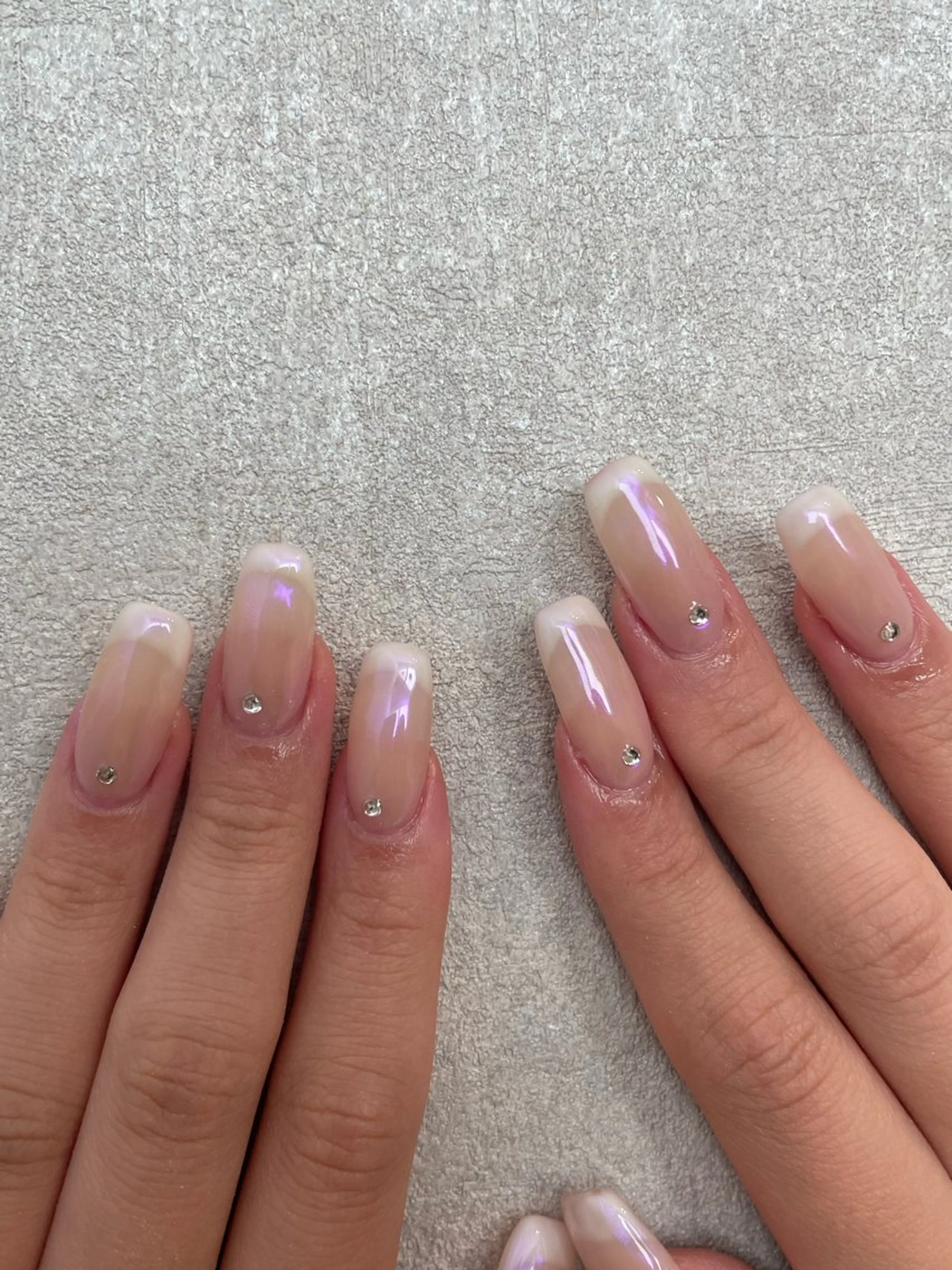 ネイル オーロラネイル フレンチネイル ストーンネイル ハンドネイル ROA NAILのネイルデザイン