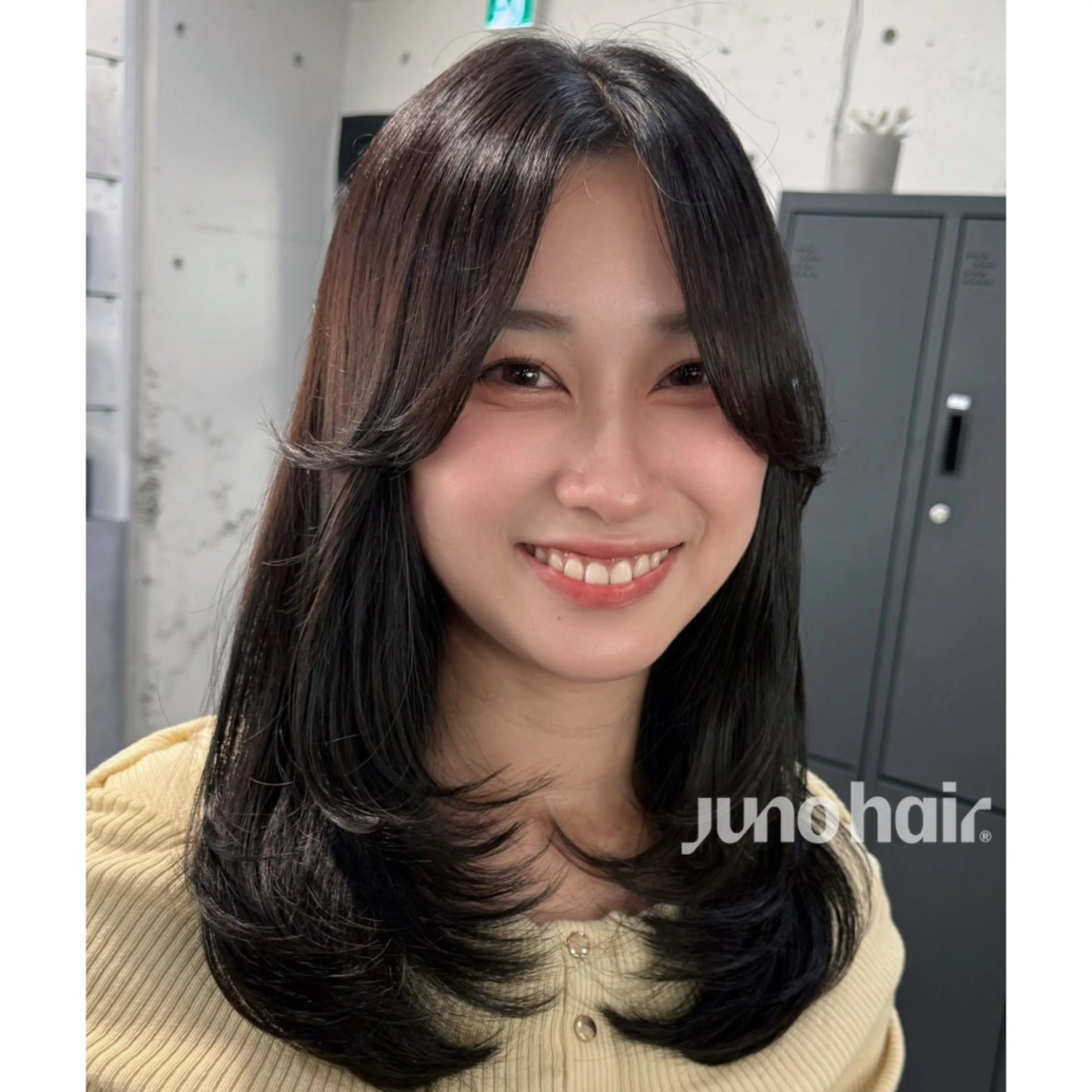 セミロング くびれヘア 韓国風ヘア くびれレイヤー レイヤーカット URASHIMA NATSUKIのヘアスタイル