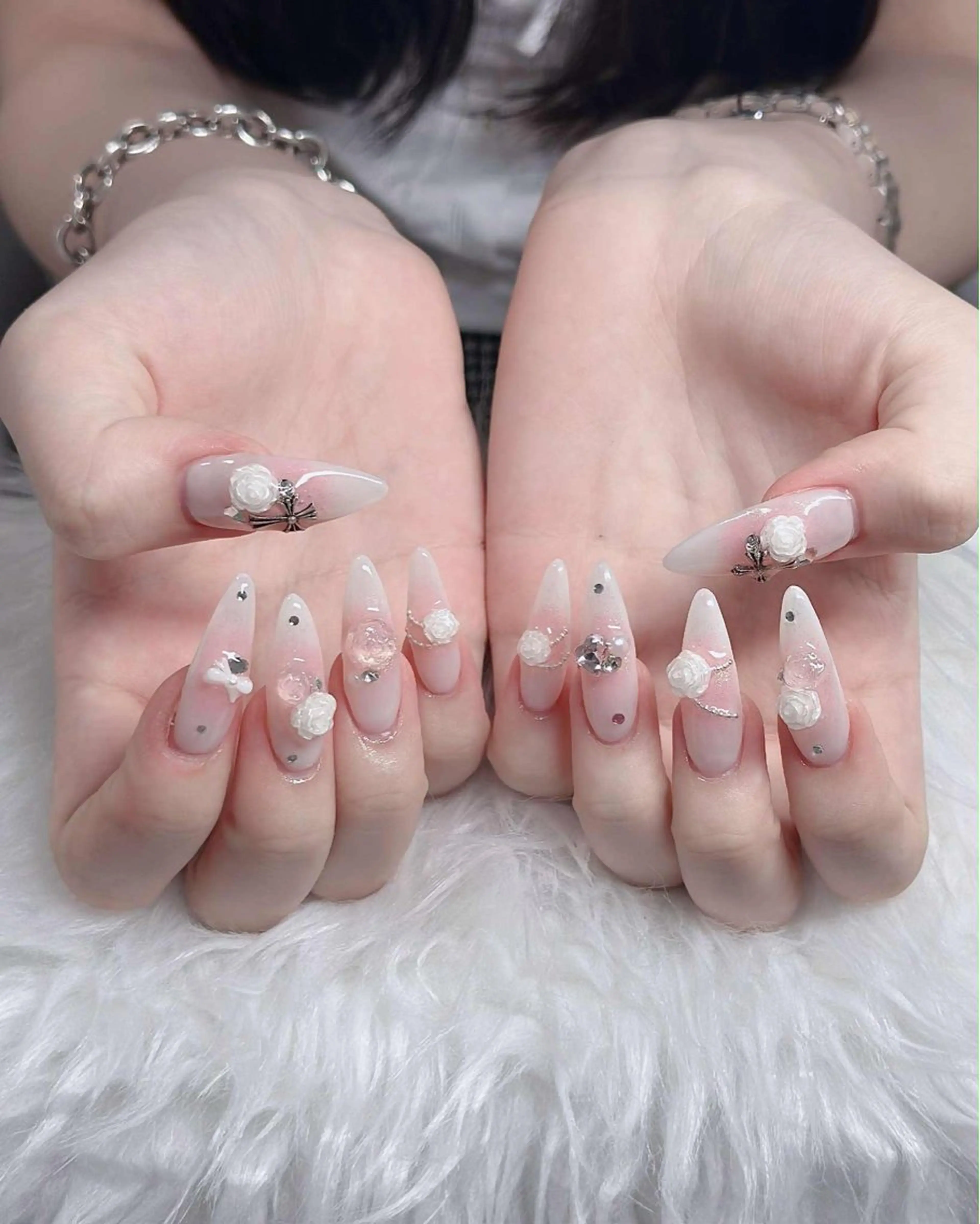 ネイル オーロラネイル フレンチネイル ジェルネイル ハロウィン キラキラネイル ハンドネイル H.baby Nail Salonのネイルデザイン