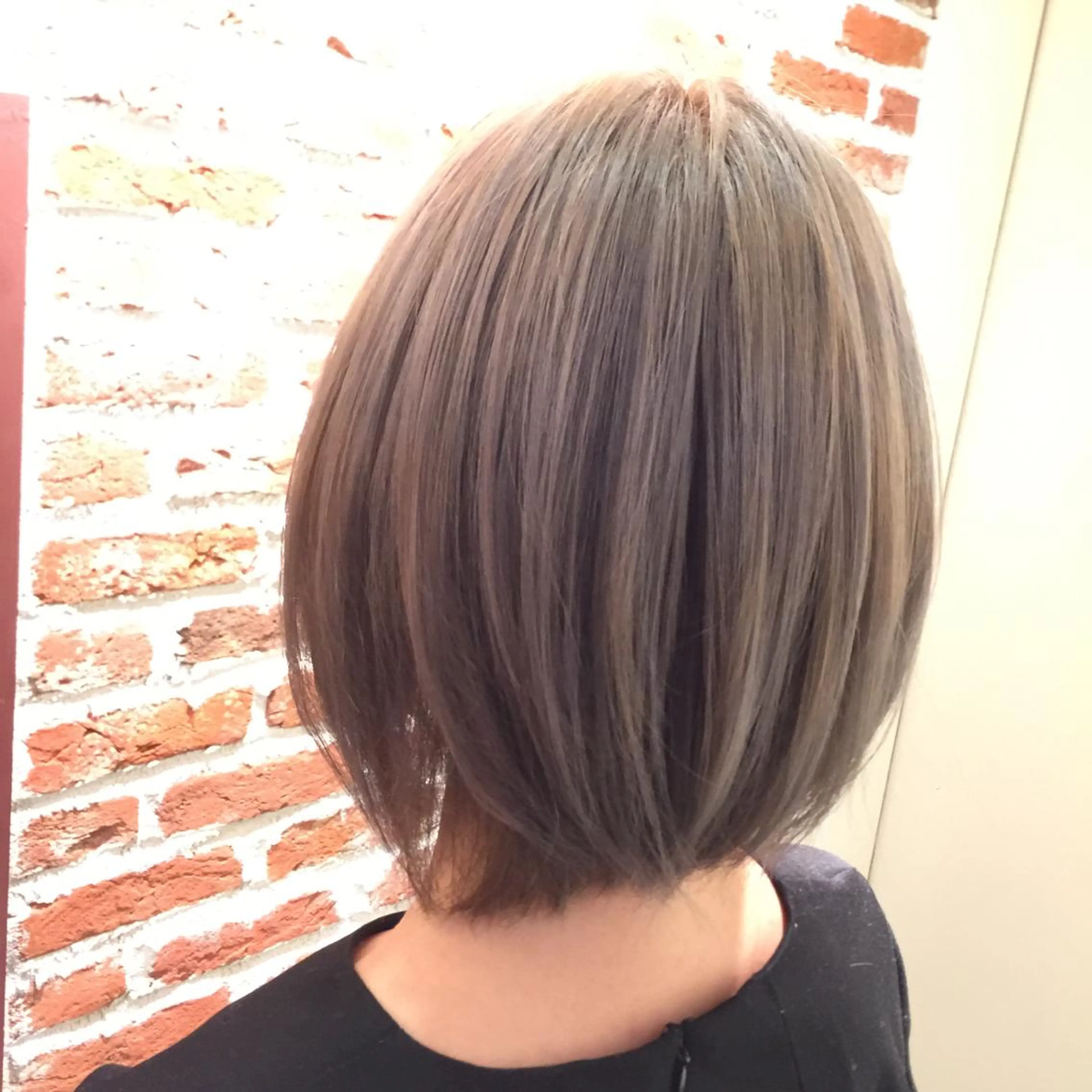 ショート カラー ベージュカラー ブリーチ ミルクティーベージュ ホワイト&レイヤーカ ットエクステ長畠俊輔のヘアスタイル