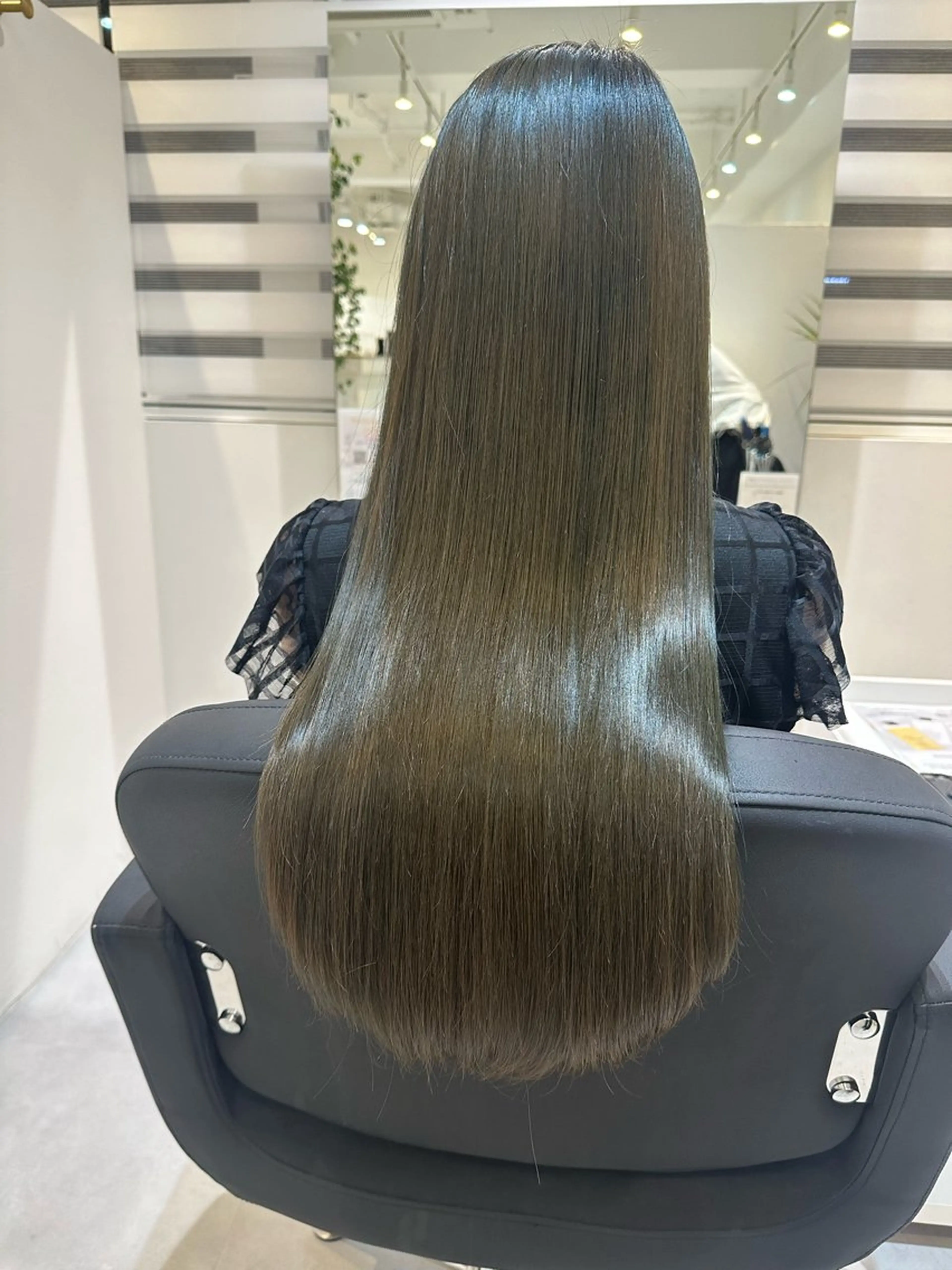 艶カラー＋韓国発コモレビTR＋浸透スチーム＋毛先カットの写真