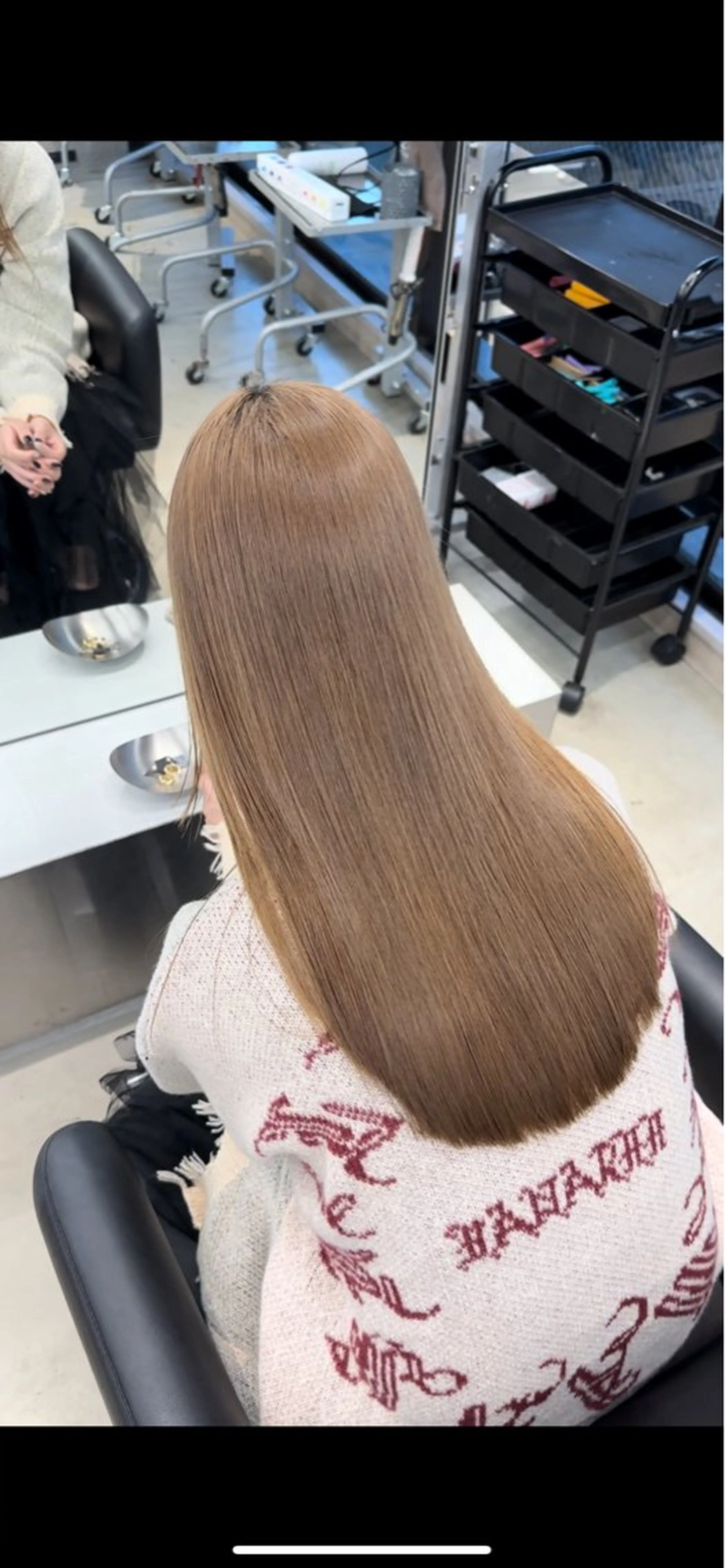 ロング レイヤーカット トリートメント SALOWIN栄三丁目店所属・ハイトーン/ 縮毛矯正のヘアスタイル