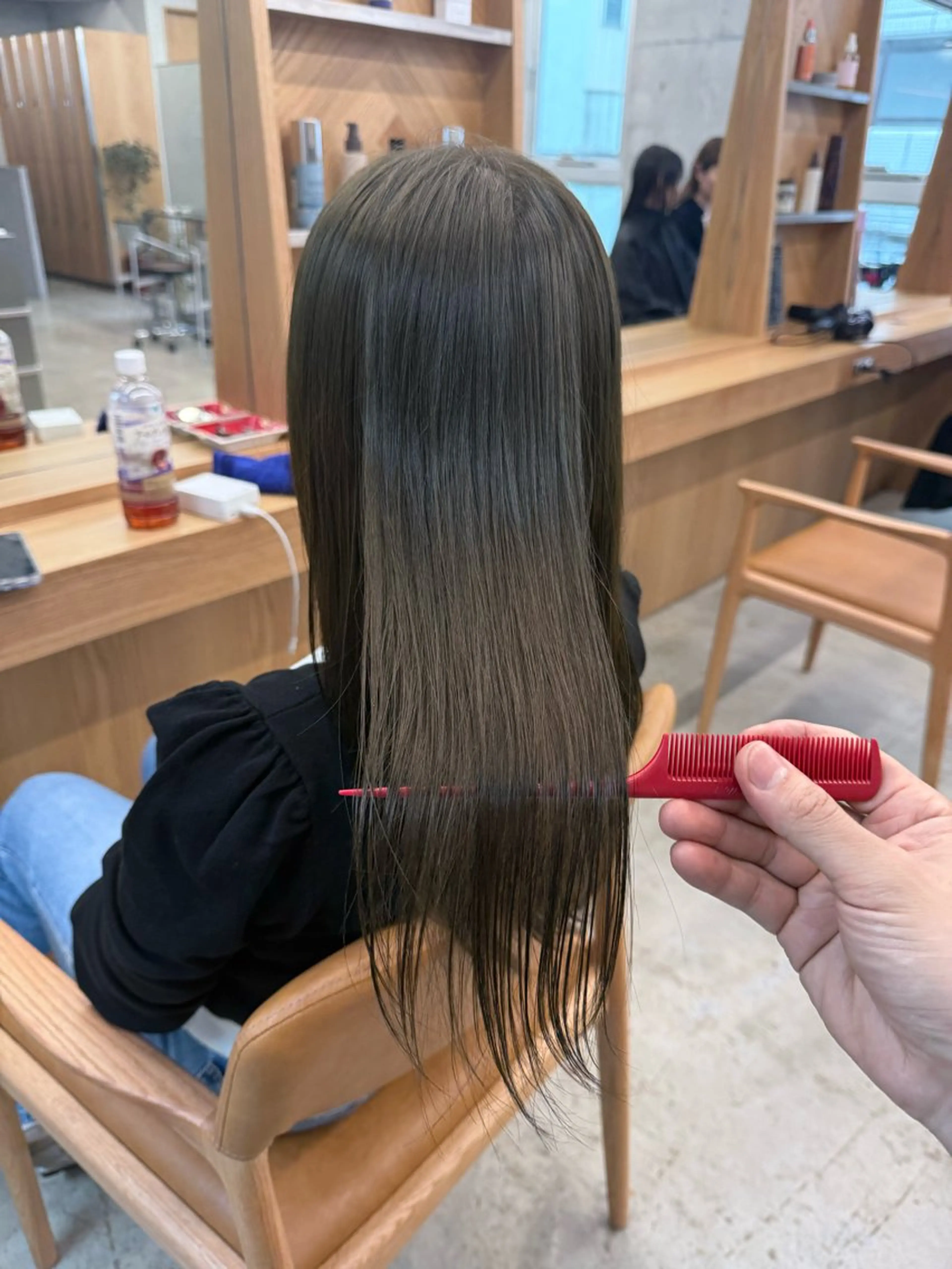 ロング カラー パーマ ロングレイヤー アッシュ ベージュカラー ブリーチ 透明感カラー カット 縮毛矯正 トリートメント 日本一丁寧なカット/ 小林輝🍀︎のヘアスタイル