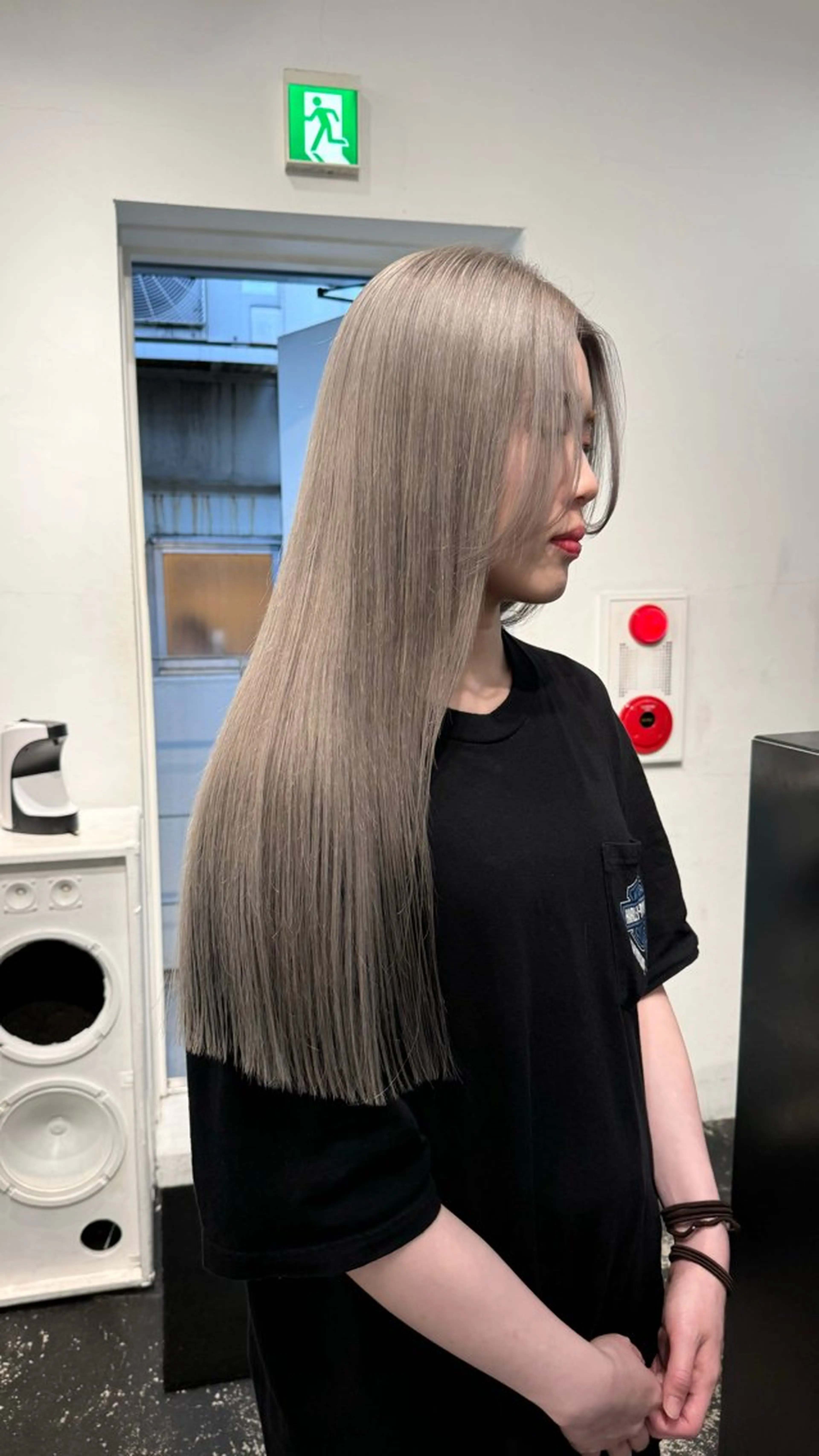 ロング カラー ヘアアレンジ ブリーチ シルバー ホワイトシルバー カット ヘアカラー トリートメント 💗艶髪ハイトー ンAYAKA💗のヘアスタイル