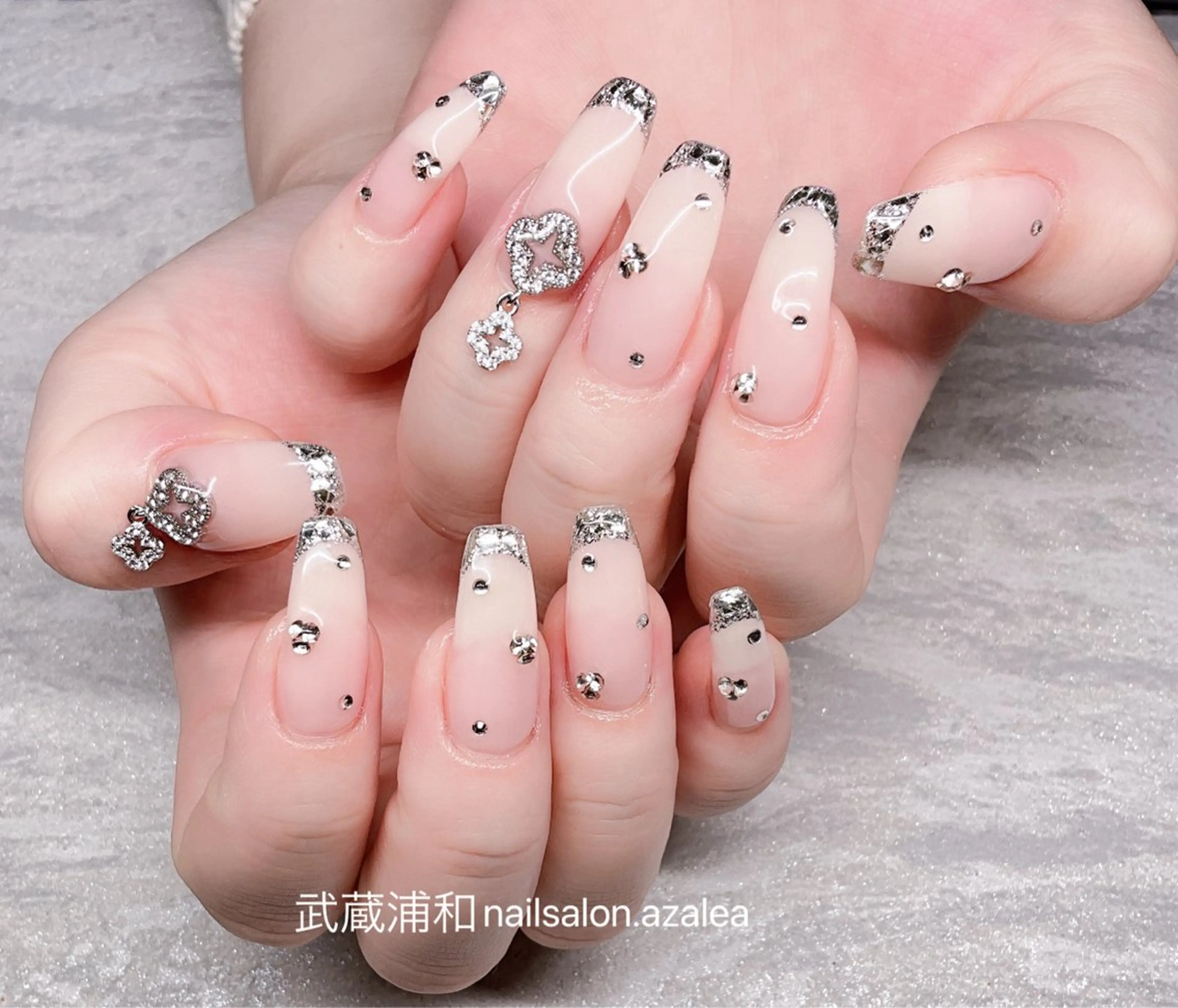 ネイル ハンドネイル R inのネイルデザイン