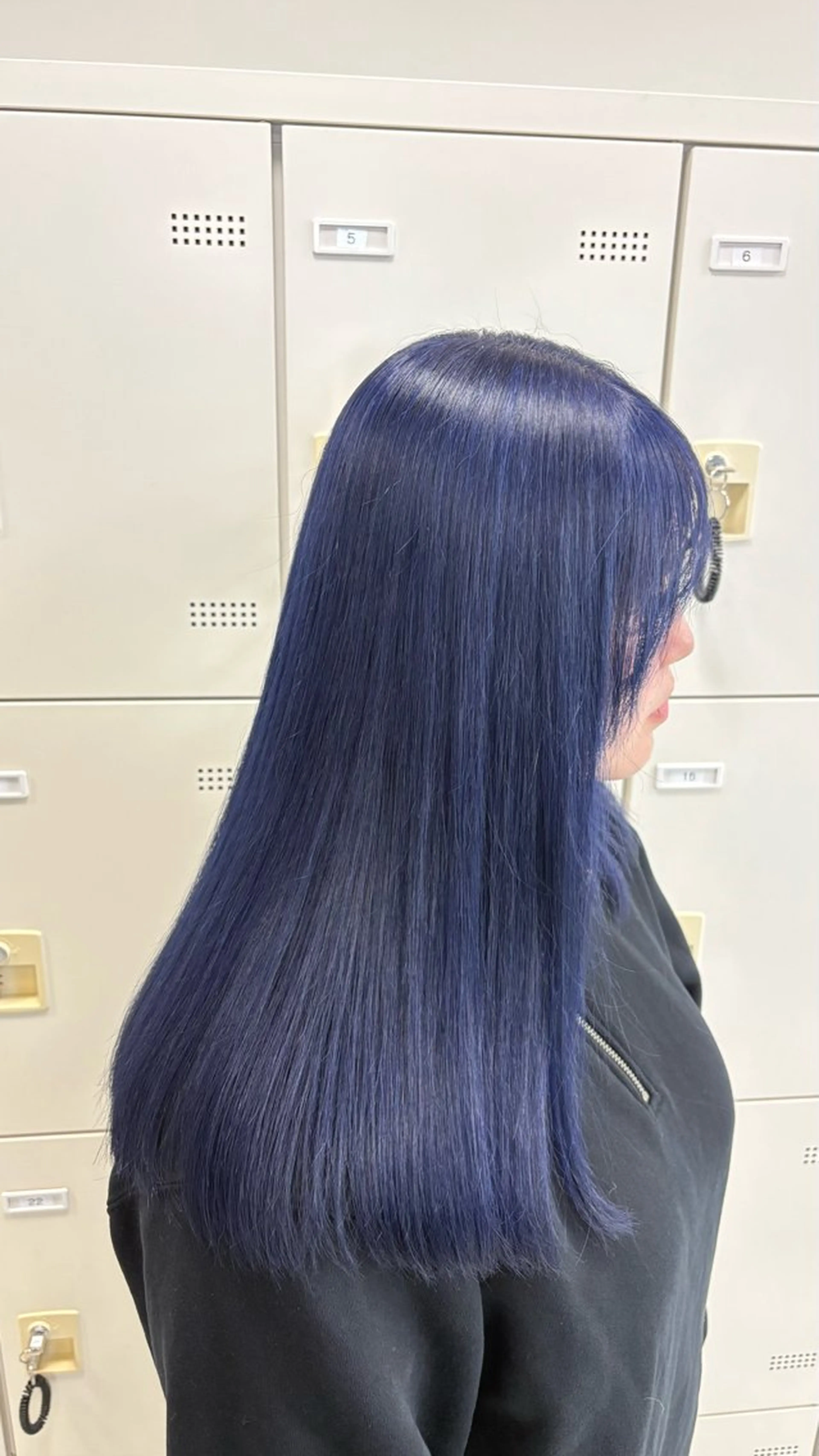 ロング カラー 🖤ハイトーン× レイヤー🖤SARAのヘアスタイル