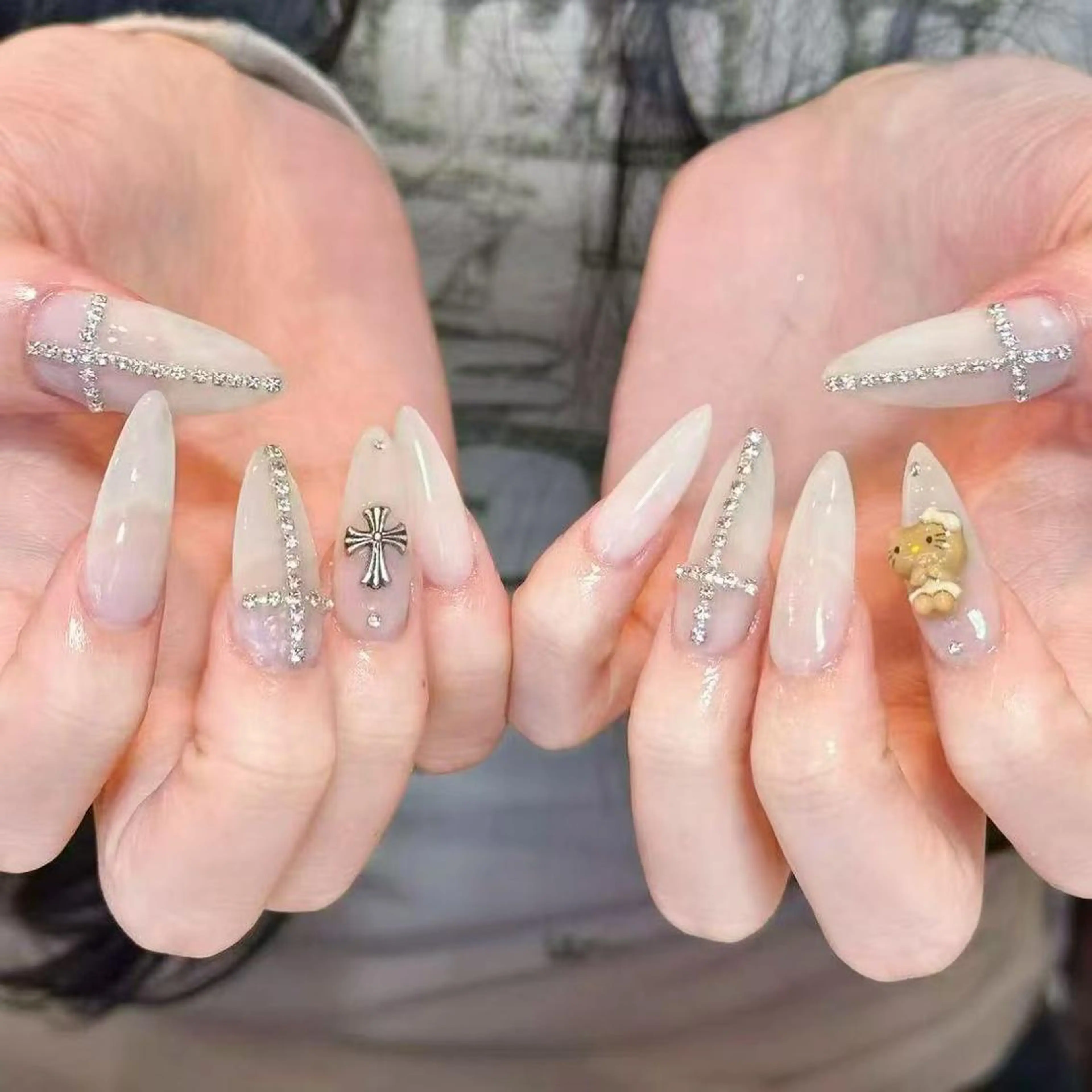 ネイル アートネイル オーロラネイル ガーリー キラキラネイル 韓国ネイル ハンドネイル YOYO 💅のネイルデザイン