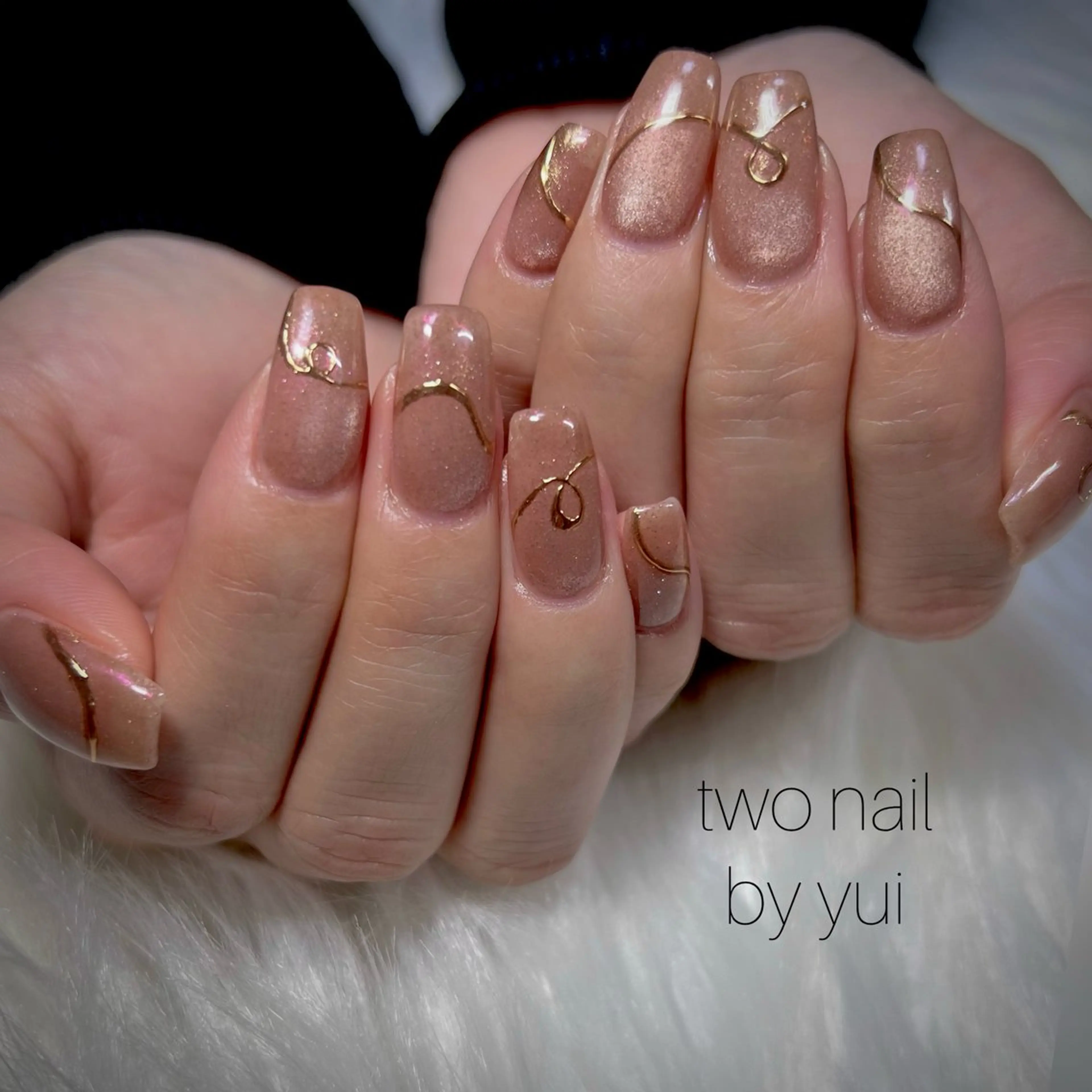 ネイル ブラウン キラキラネイル マグネットネイル ネイルチップ ホワイト ハンドネイル two nailのネイルデザイン