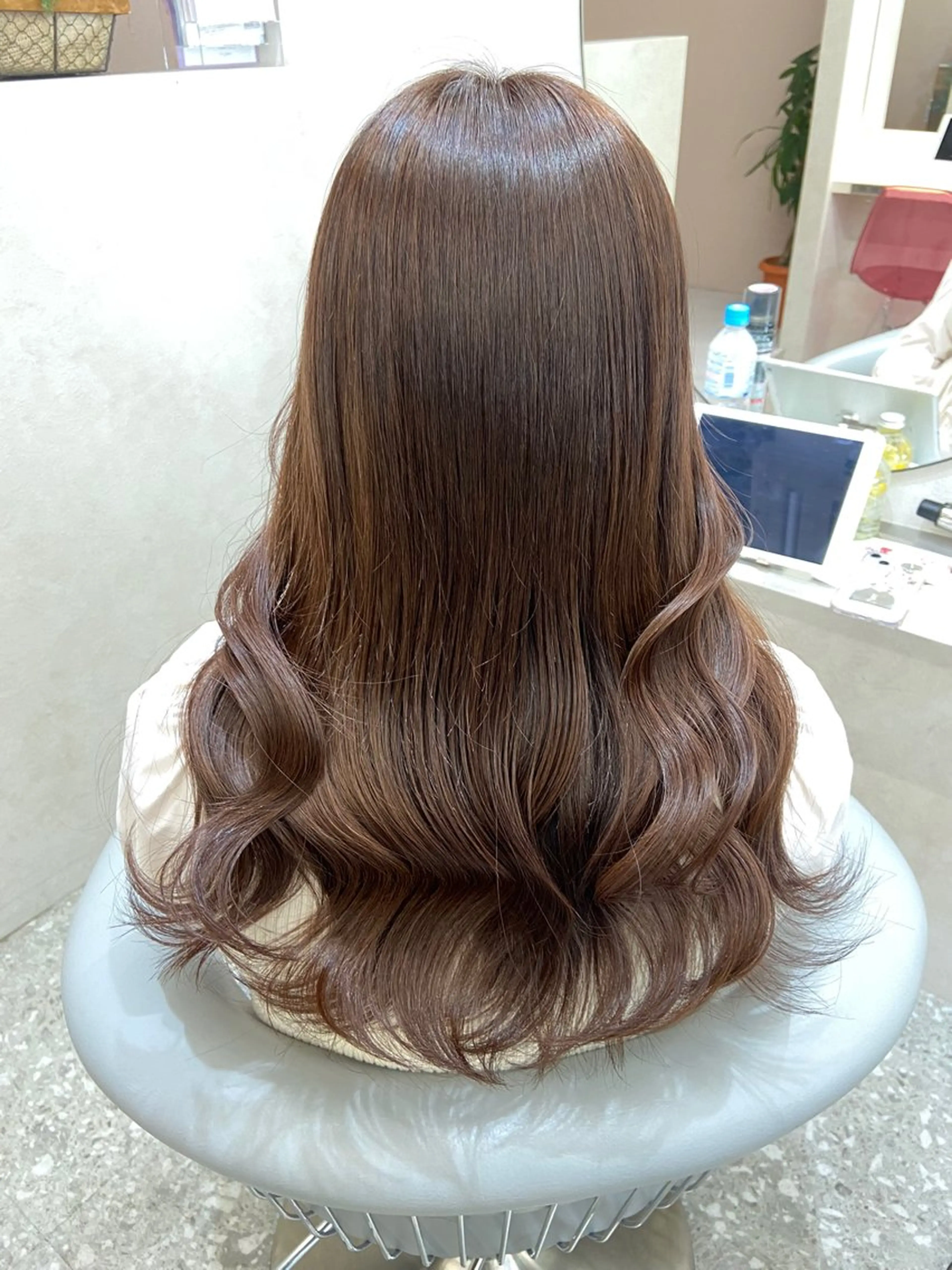 セミロング カラー ベージュカラー ブリーチ ミルクティーベージュ ブリーチなしカラー 髪質改善 ヘアカラー トリートメント 新宿/韓国ヘア 中明度カラー/かやのヘアスタイル