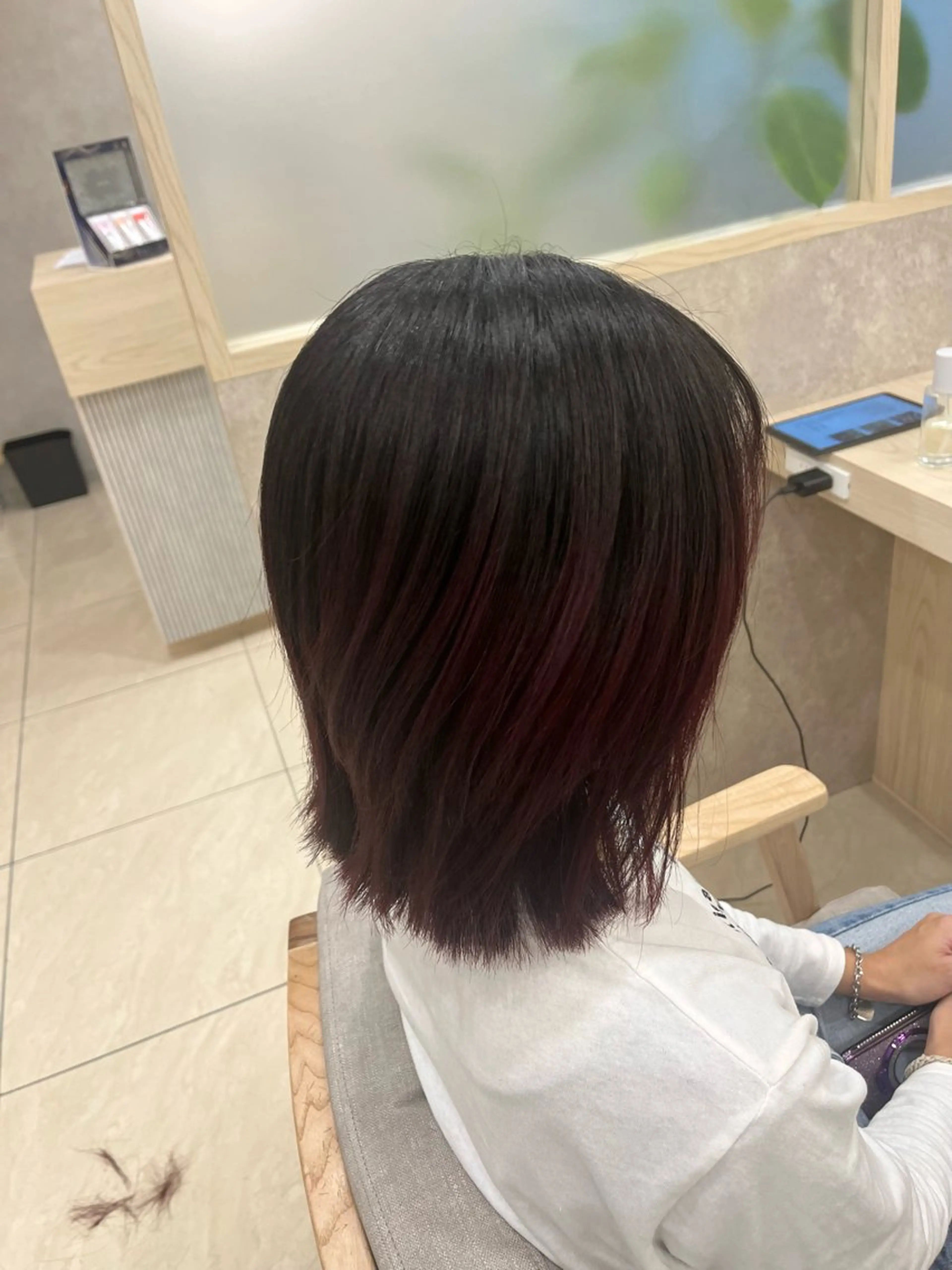 ミディアム カラー ブリーチ ボルドーカラー グラデーションカラー レッドカラー レイヤーカット カット ヘアカラー 美髪/グレイカラー 漆谷妃茉莉🌷のヘアスタイル