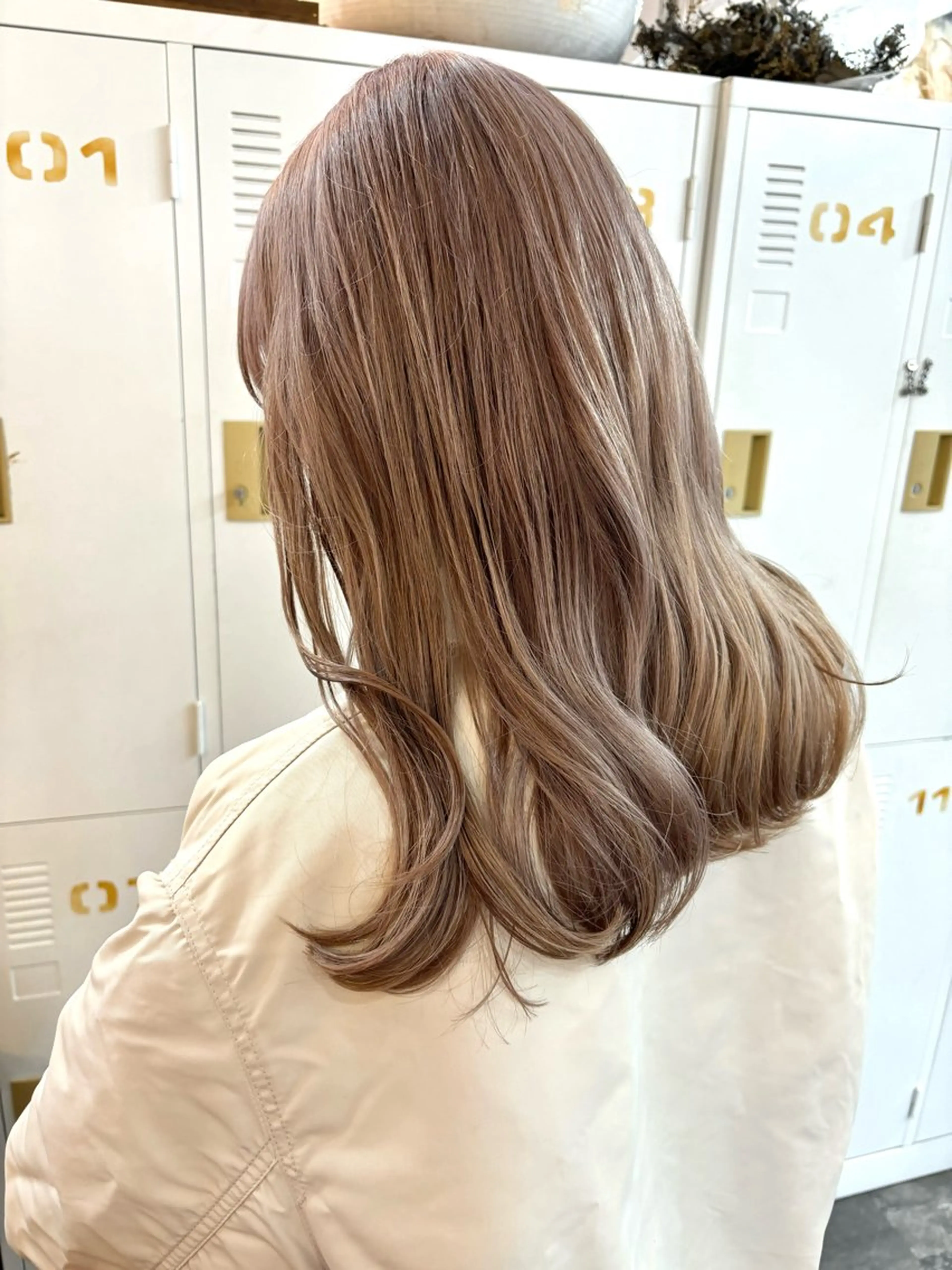 ロング カラー ベージュカラー ピンクカラー ピンクベージュ LOMARLIE JURIAのヘアスタイル