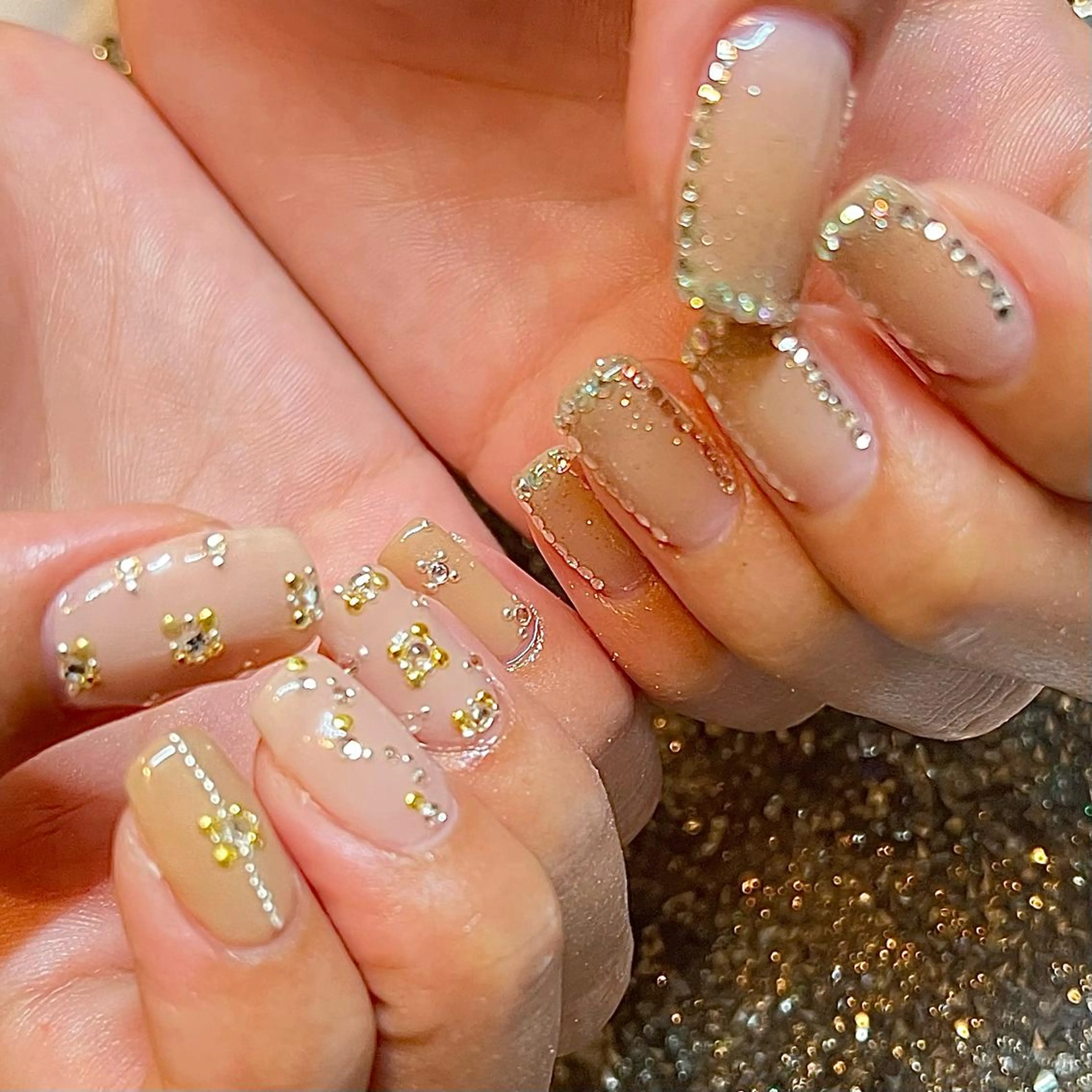 ショート ネイル アートネイル ストーンネイル ハンドネイル H🌺 NAILのネイルデザイン
