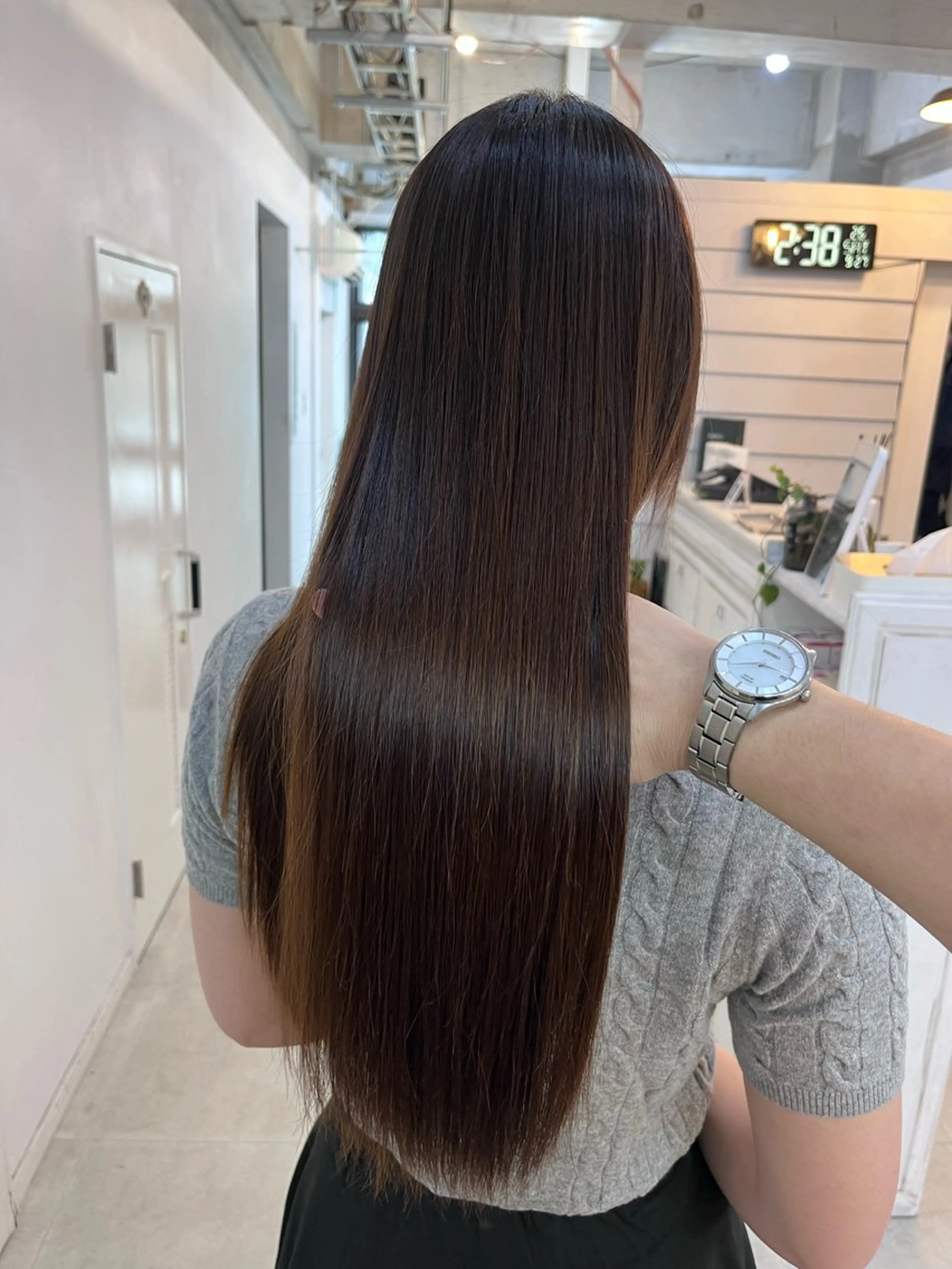 セミロング カラー パーマ 縮毛矯正 縮毛矯正 トリートメント 柔らかいヘアカラー 大成のヘアスタイル