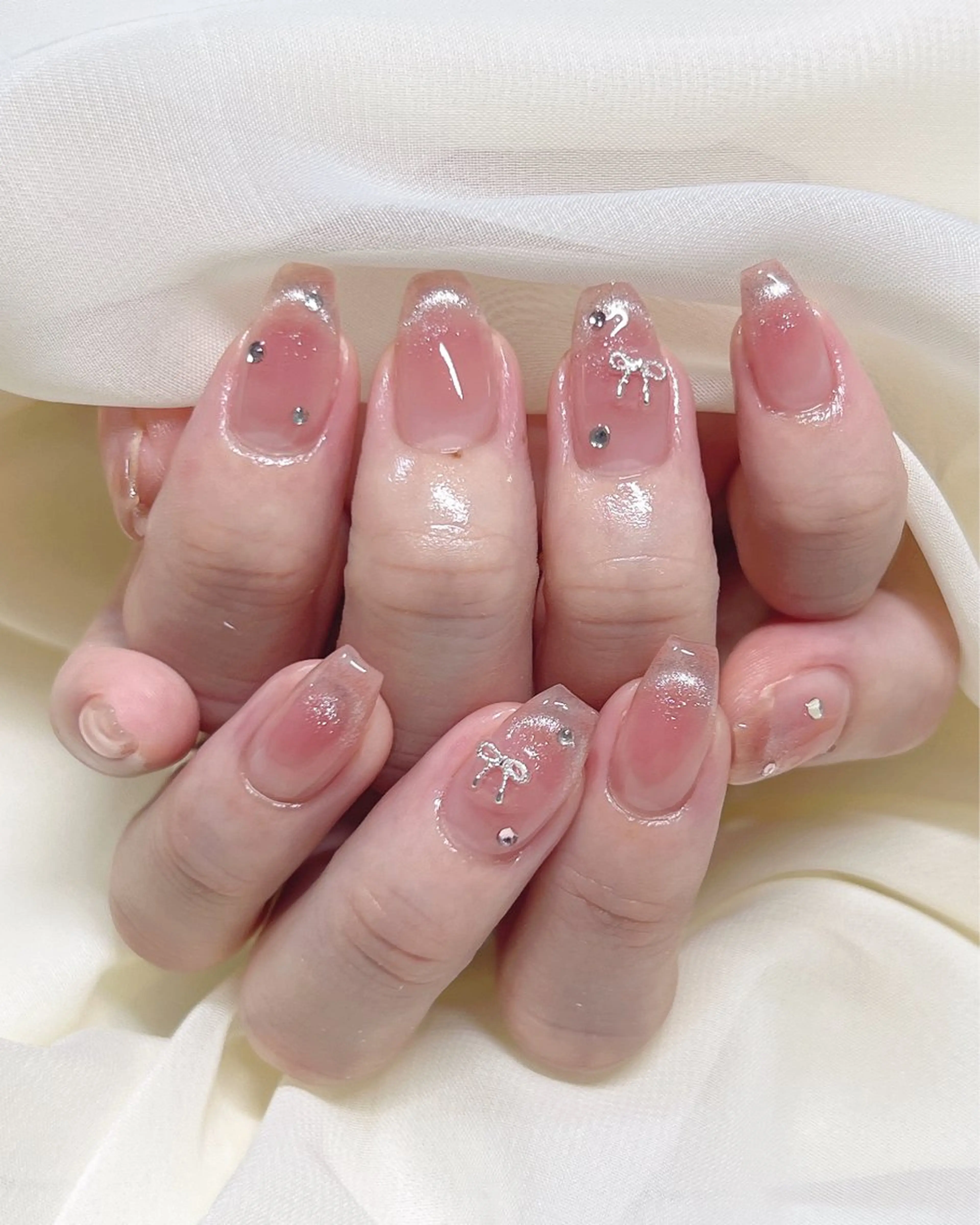 ネイル リボン シンプルネイル nail salon MUAのネイルデザイン