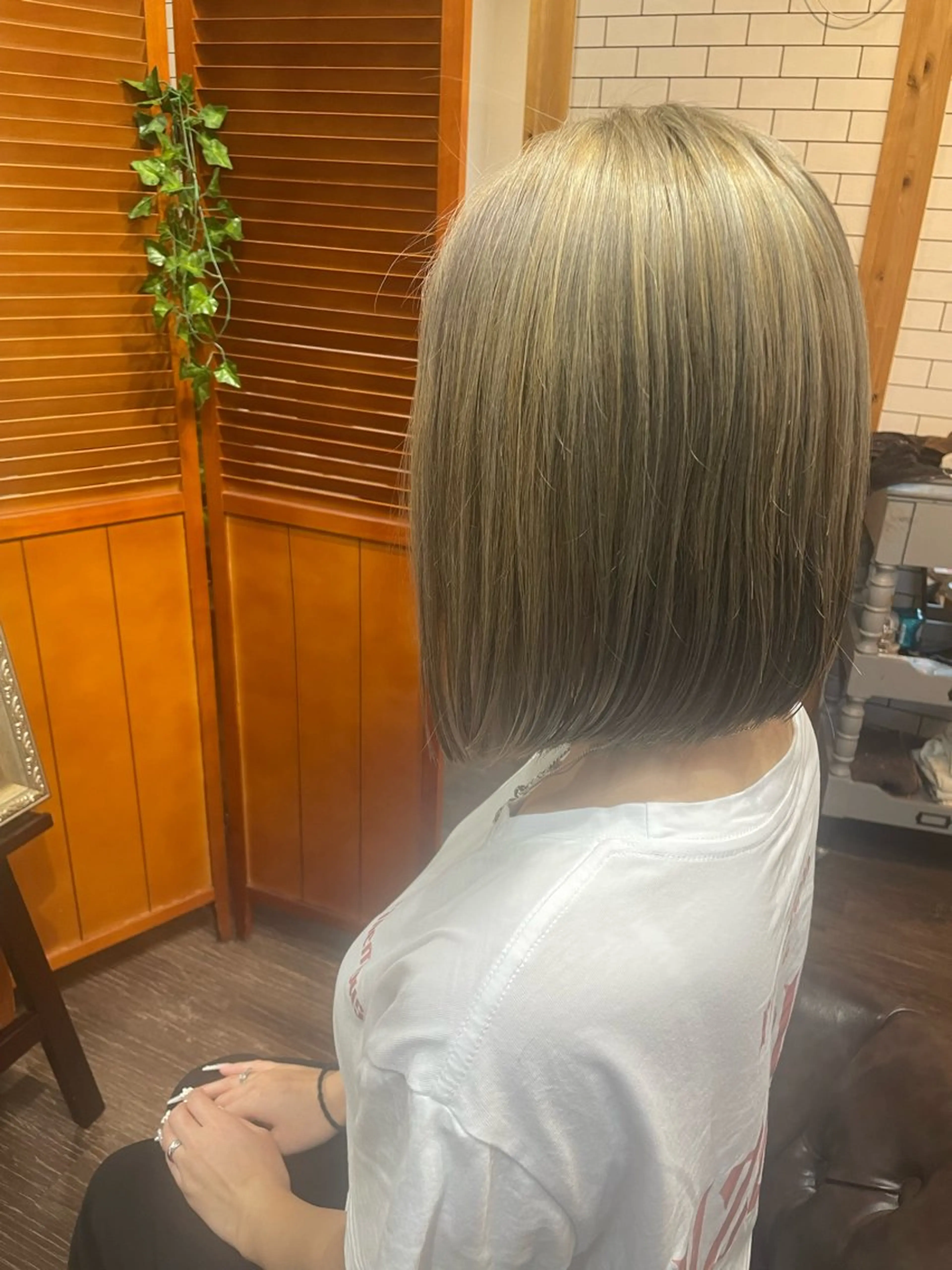 ミディアム カラー ブリーチ ボブ カット ヘアカラー トリートメント 髪質改善カラー🫧 菜のはのヘアスタイル