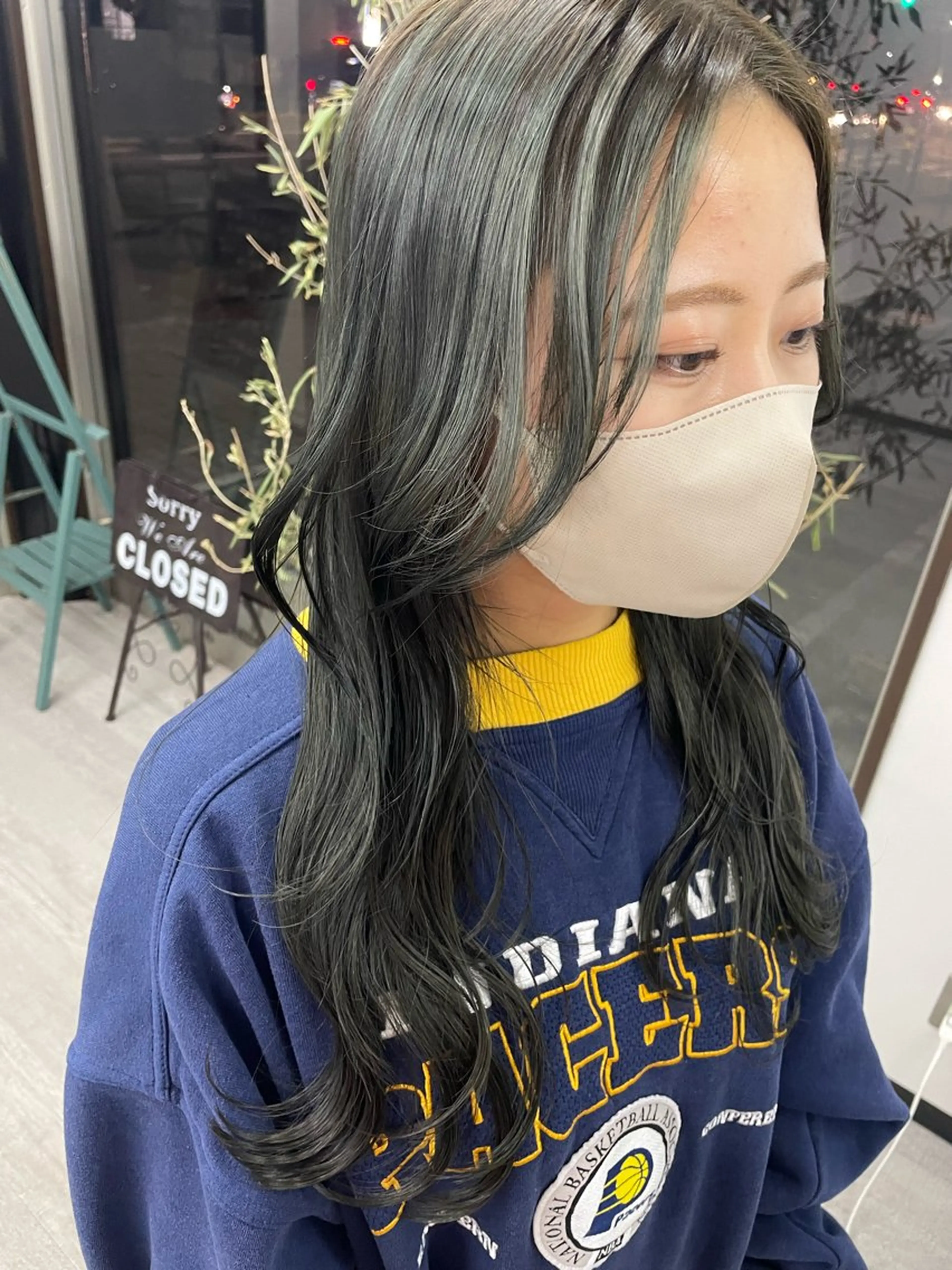 ロング カラー ブリーチ オリーブカラー オノ アカネのヘアスタイル