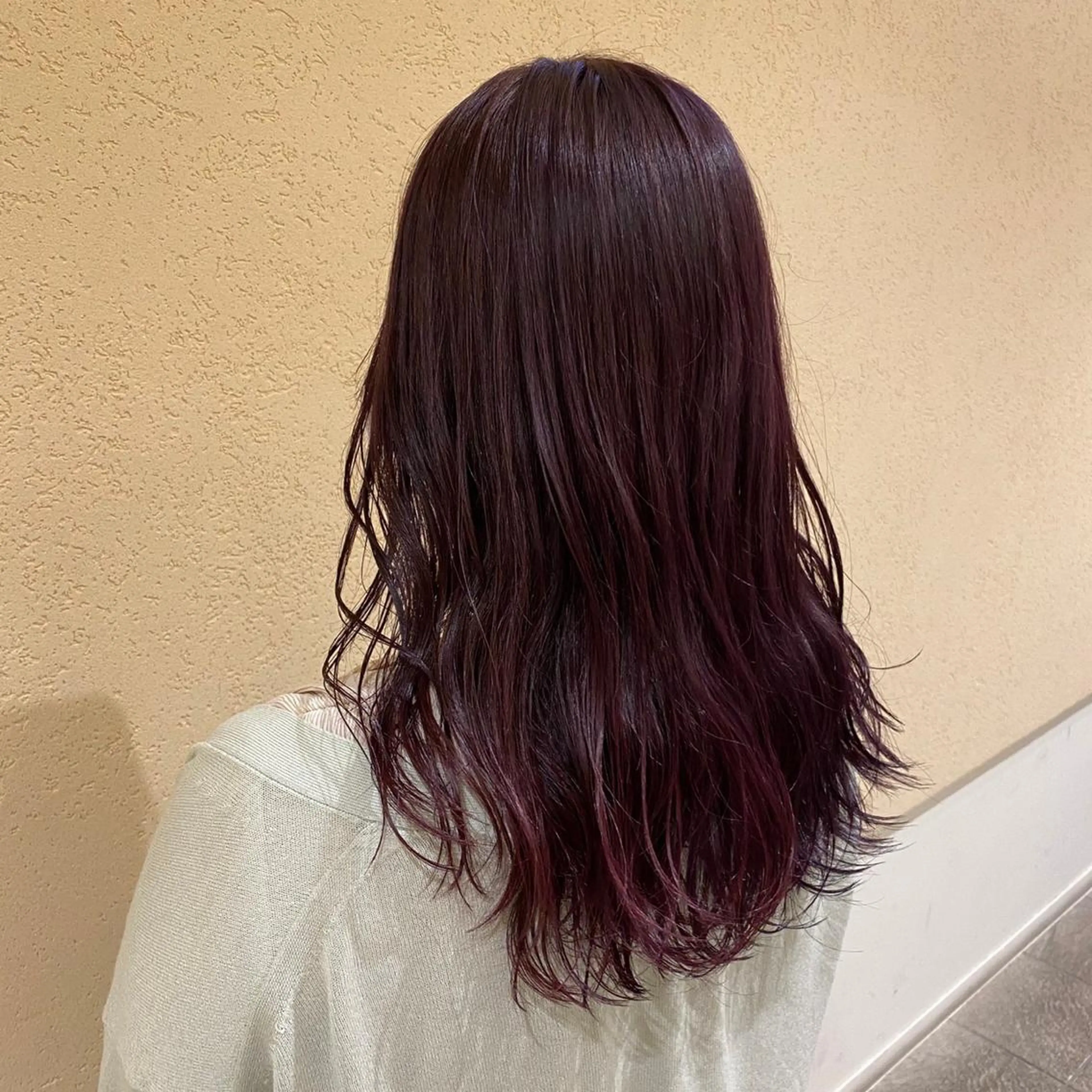 ミディアム 新宿スペインカール ヨモギダのヘアスタイル