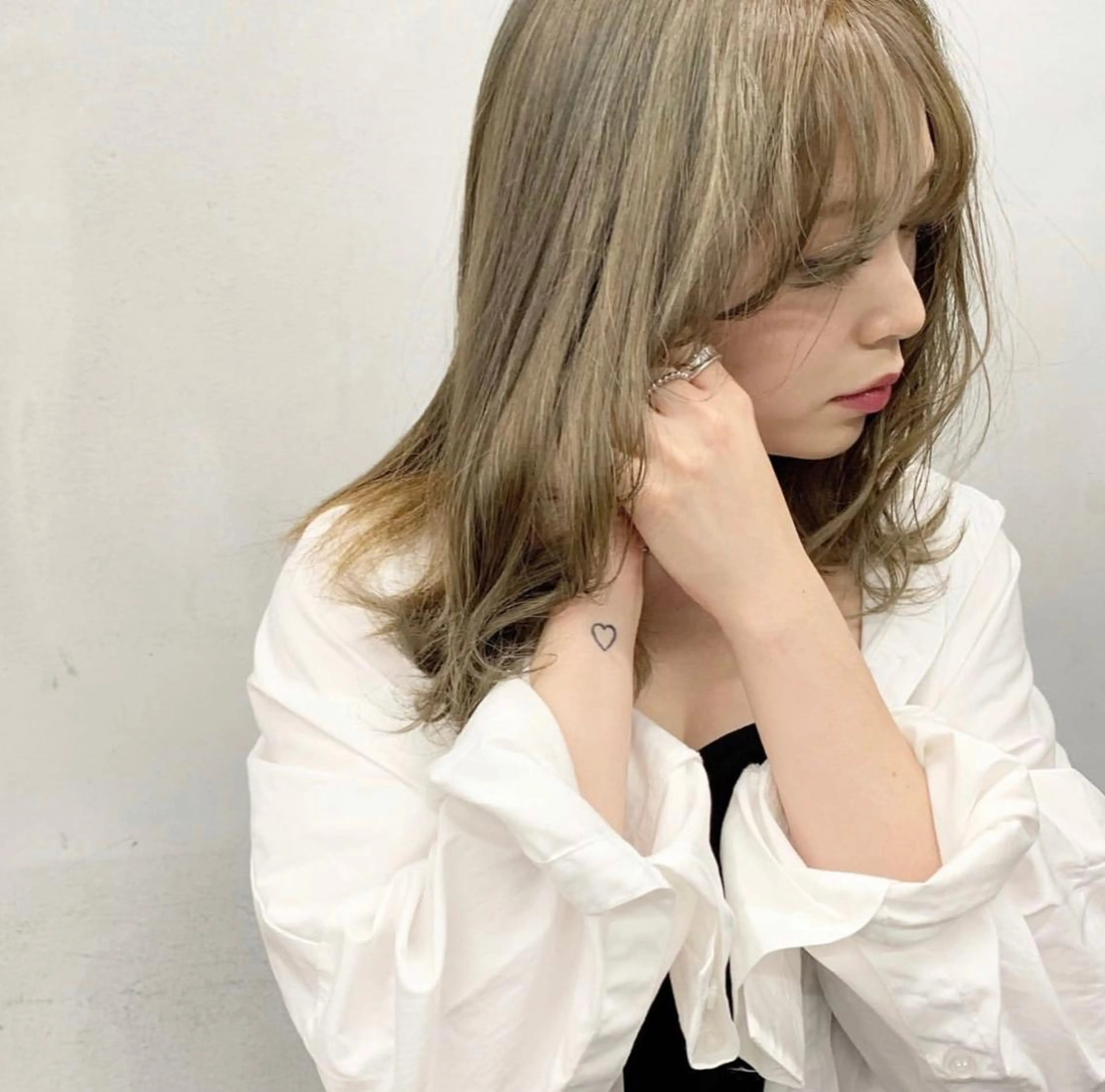 セミロング カラー パーマ ヘアアレンジ メンズ キッズ ネイル マツエク・マツパ ベージュカラー カット ヘアカラー トリートメント #tag 稗田綾加のヘアスタイル