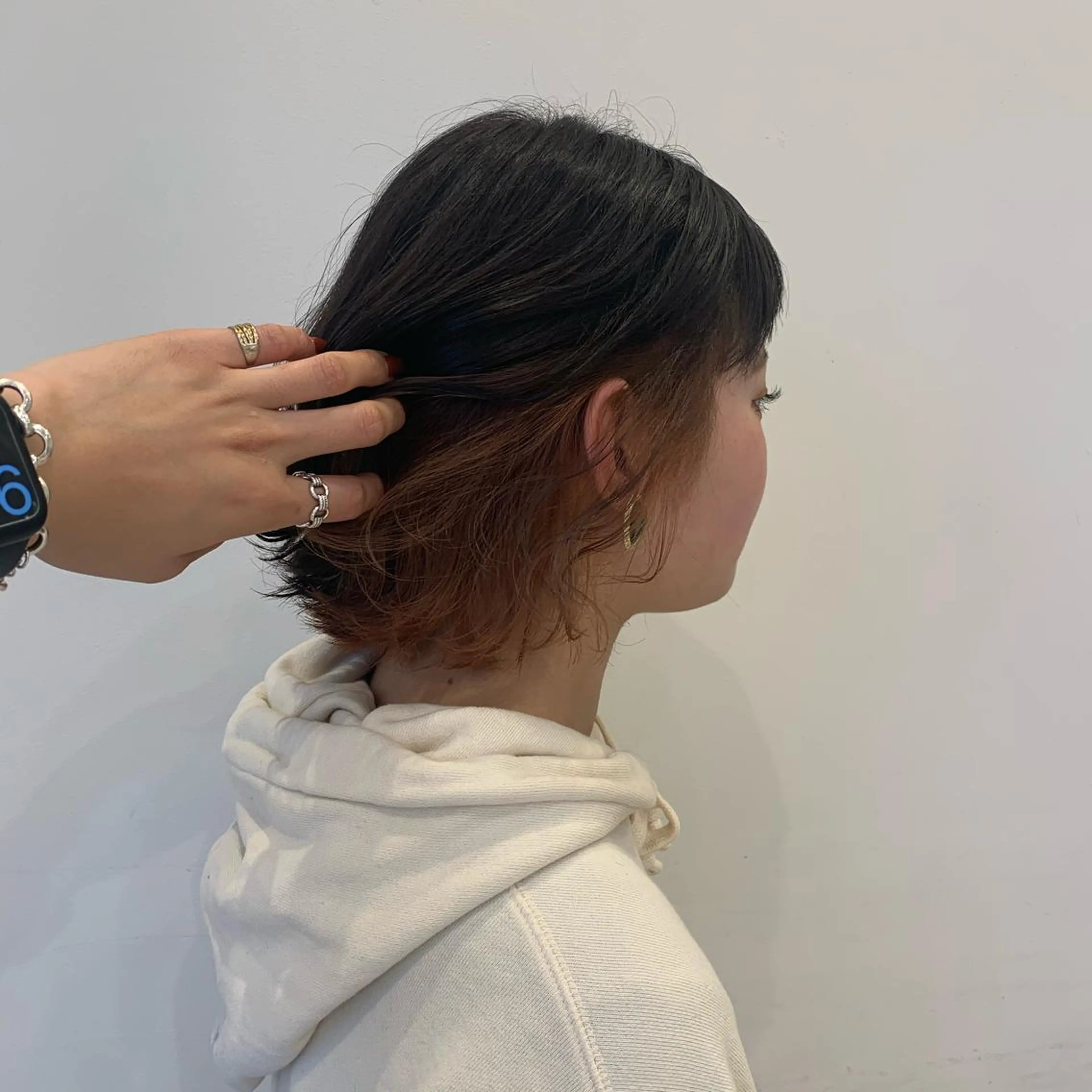 ミディアム 津秋 朝美のヘアスタイル