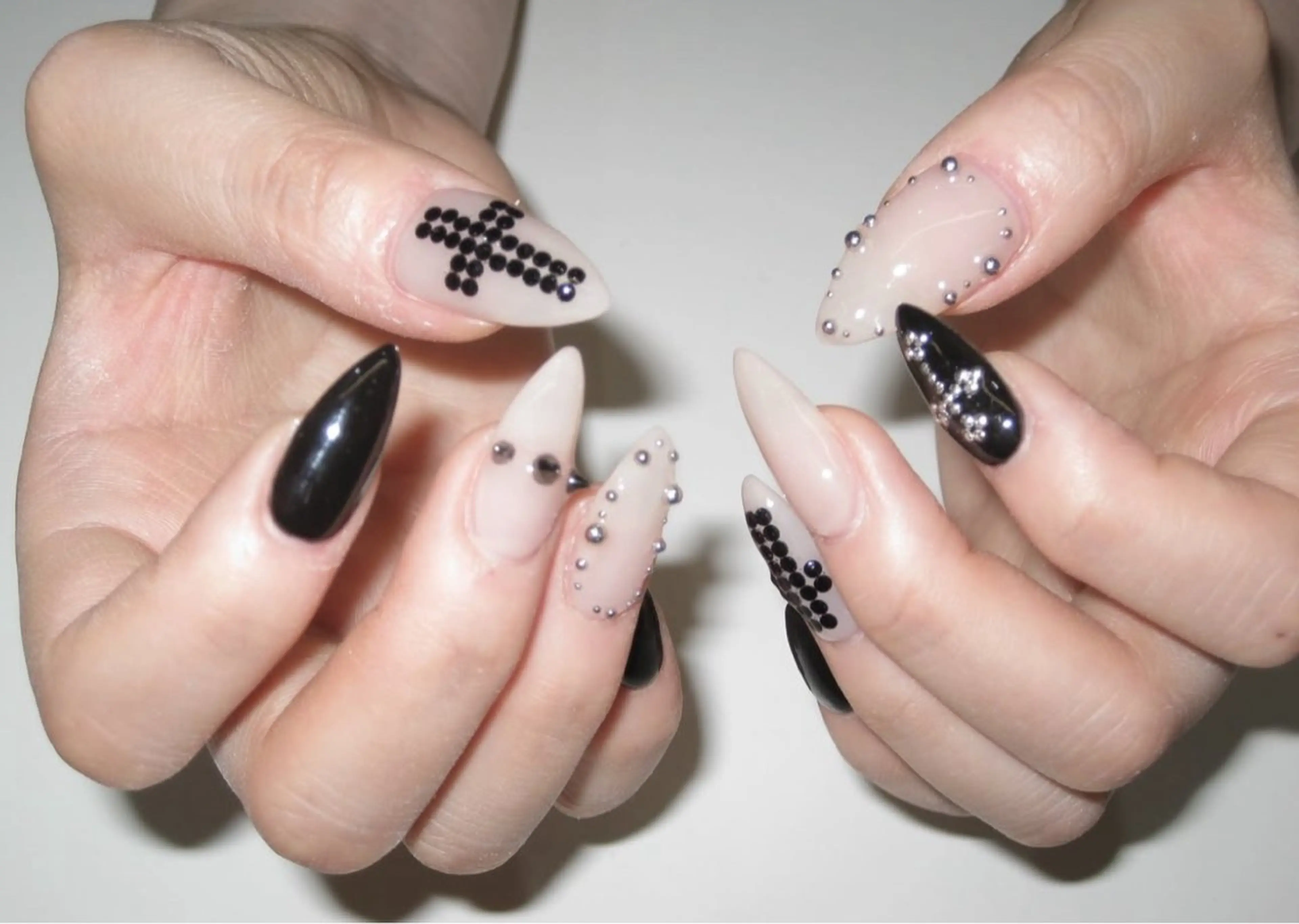 ネイル チークネイル クリアネイル ガーリー キラキラネイル 韓国ネイル ハンドネイル Ryu Nail Studio所属・Ryu Nail Shinokuboのネイルデザイン