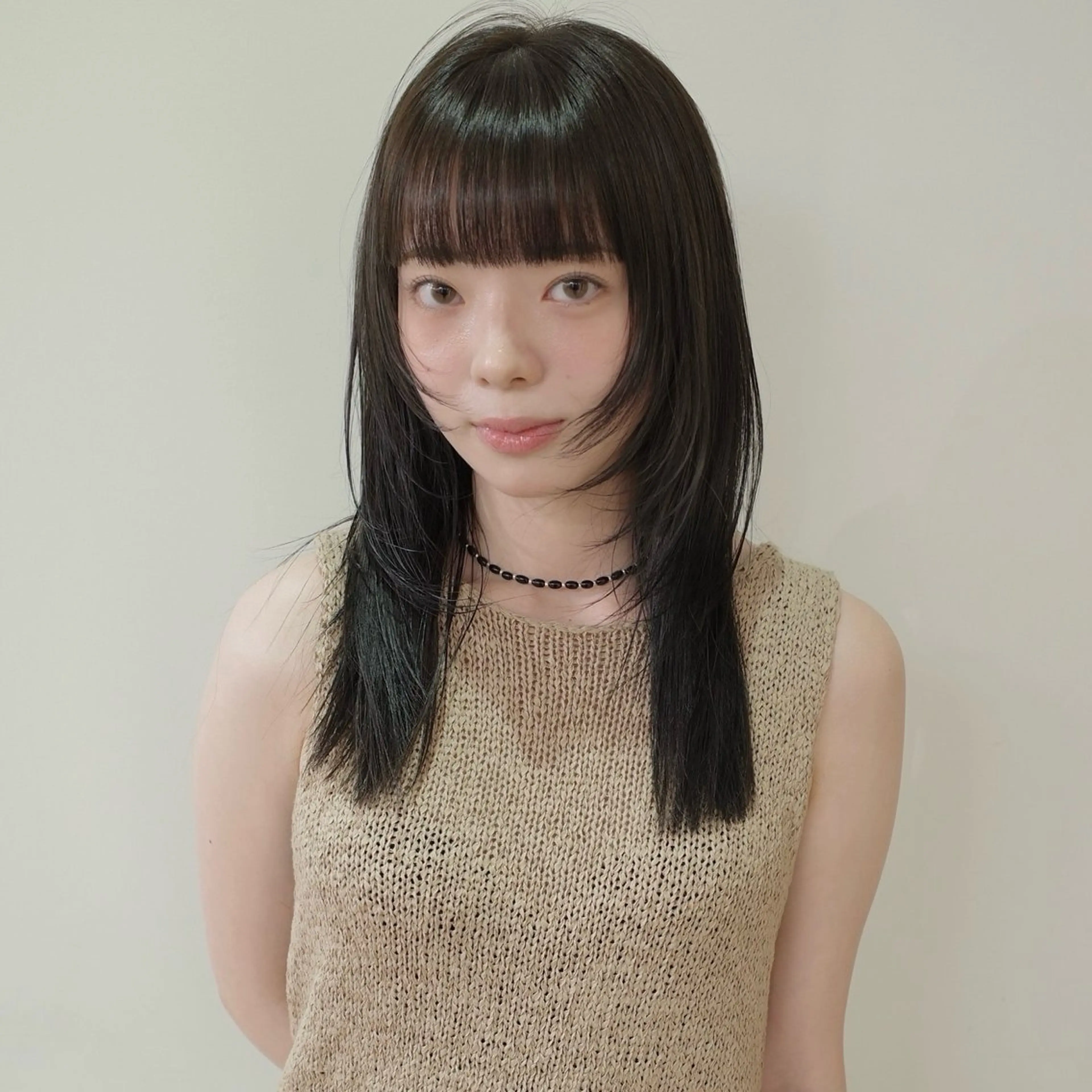 ミディアム カラー ベージュカラー 透明感カラー オリーブベージュ 顔まわりレイヤー 顔周りカット カット ヘアカラー トリートメント nonoka/ レイヤー透明感カラーのヘアスタイル