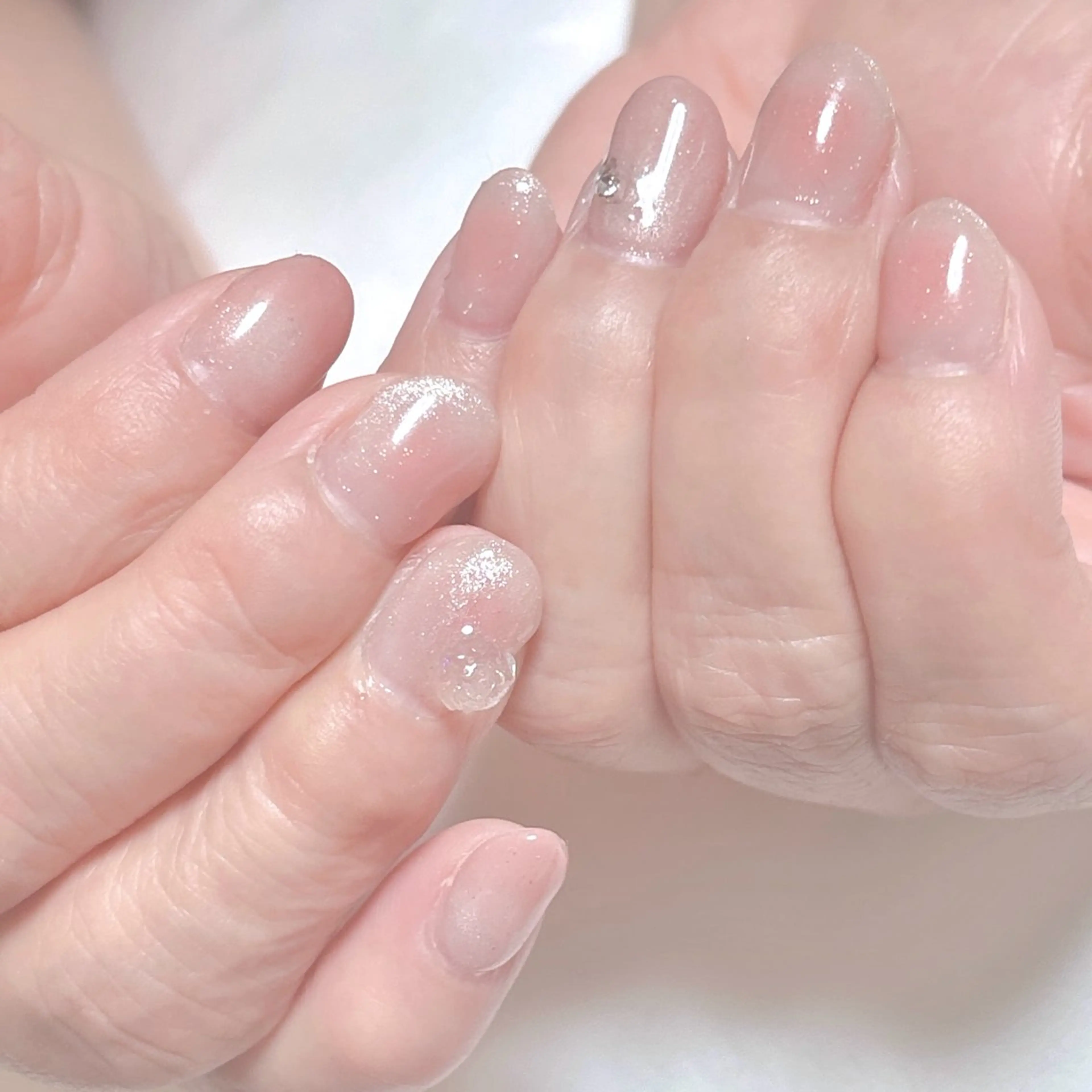 ネイル チークネイル フレンチネイル Me19🕊️‎🤍 yuriのネイルデザイン
