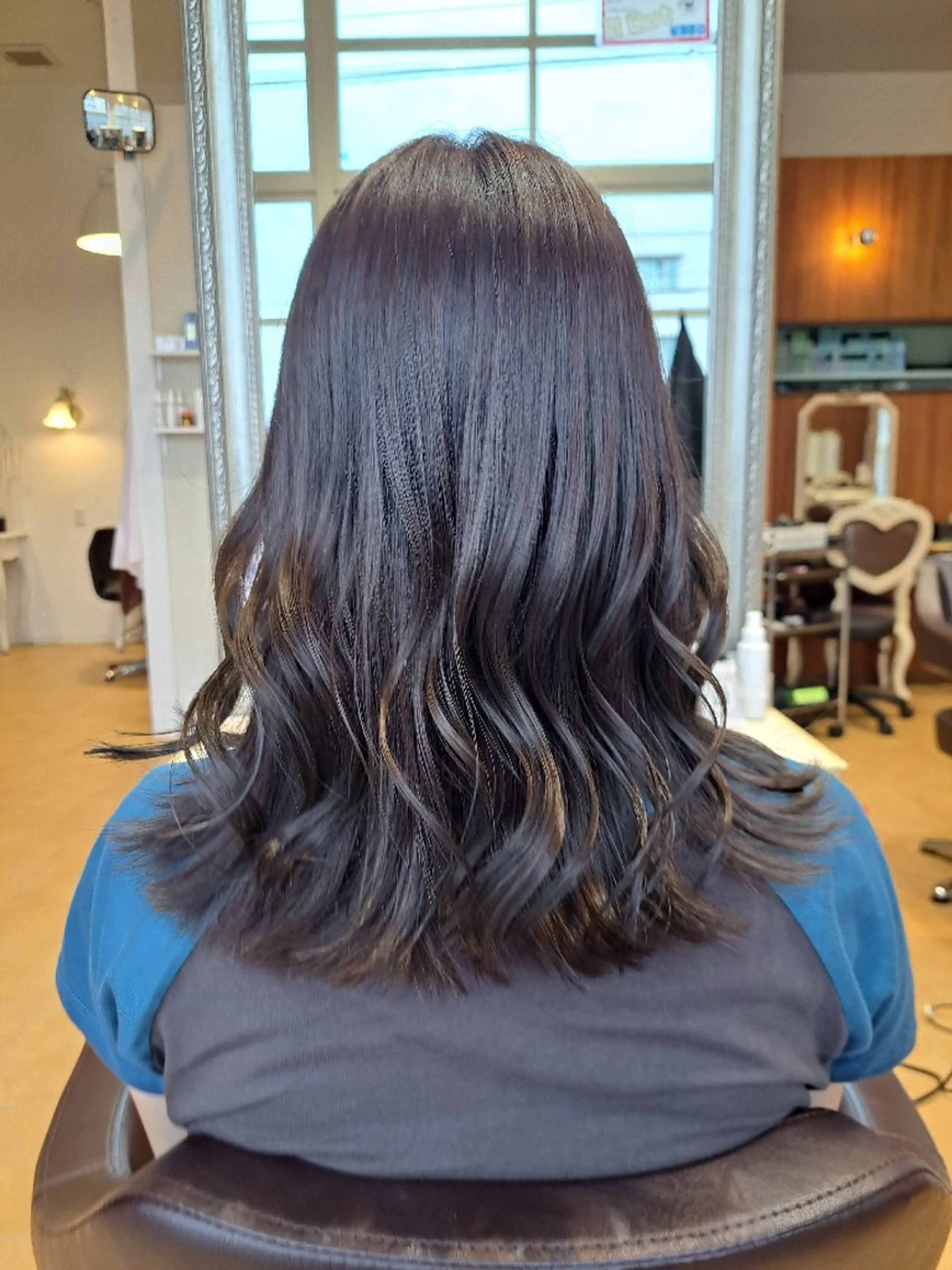 ミディアム カット ヘアカラー トリートメント 本多 いぶきのヘアスタイル