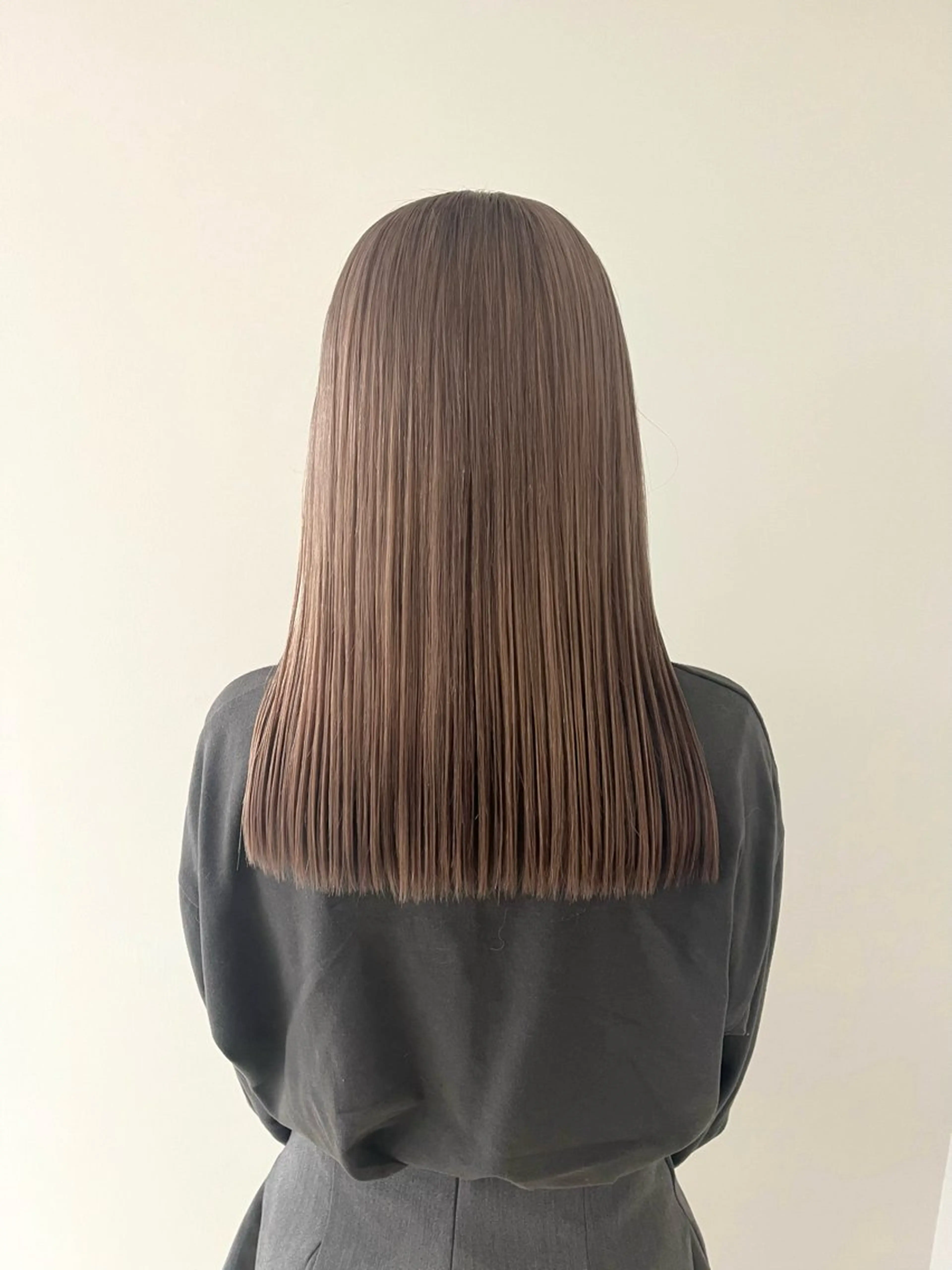 ミディアム カラー ヘアカラー トリートメント Kasumi | くすみブラウン×渋谷のヘアスタイル