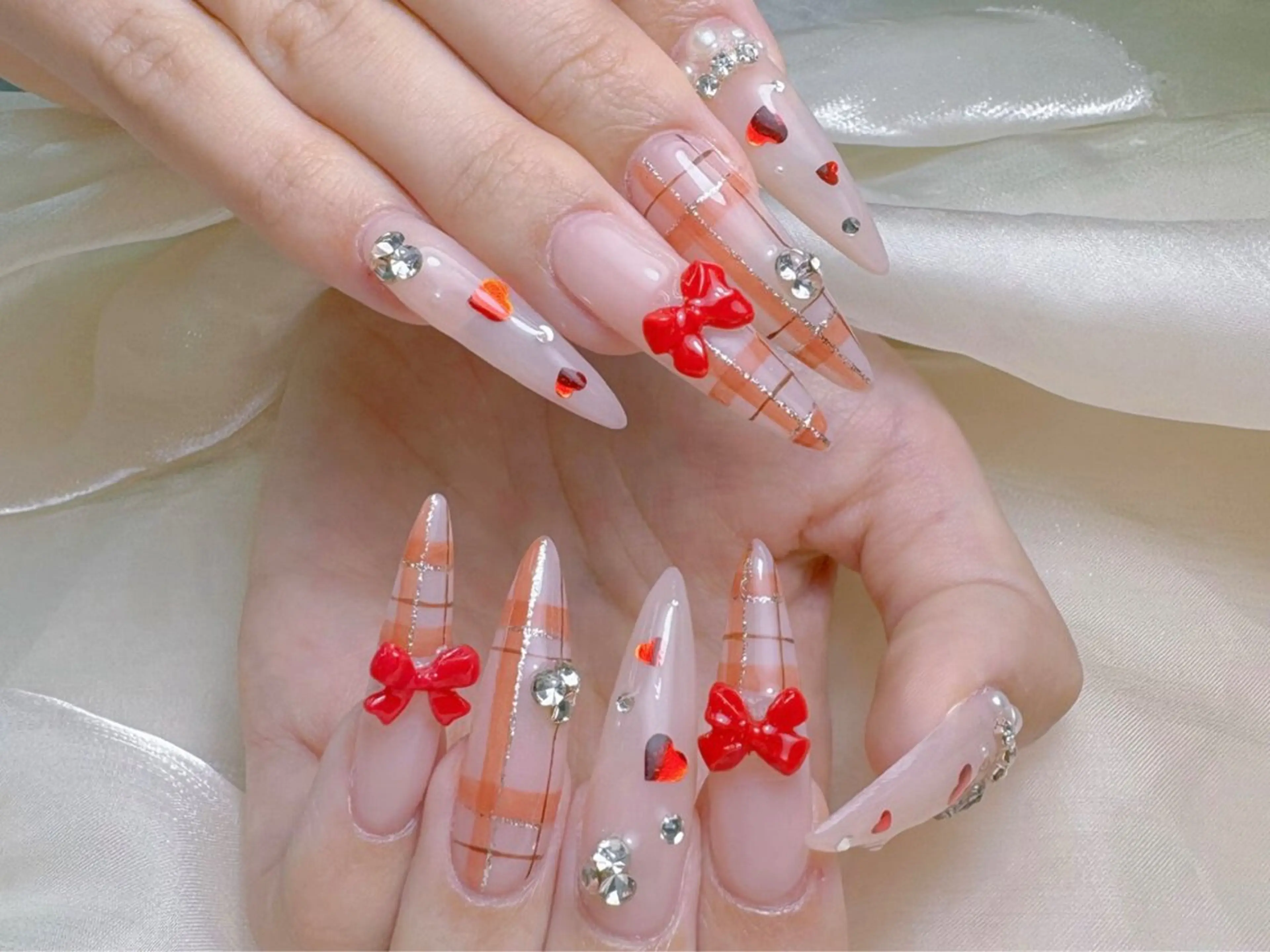 ネイル アートネイル チークネイル 長さ出し フラワーネイル ジェルネイル ハンドネイル ハンドケア YK Beauty Salonのマツエク・マツパデザイン