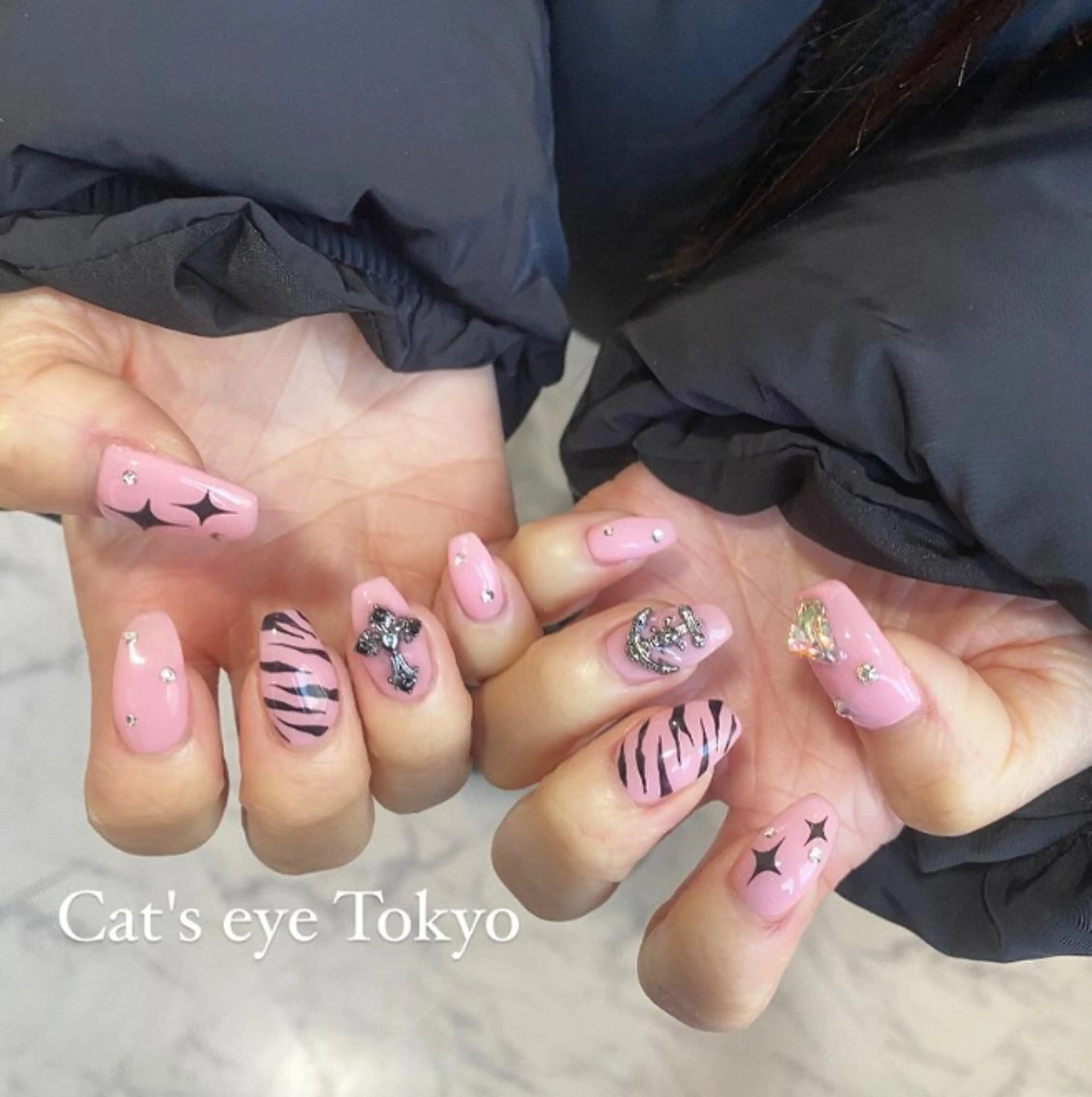 ネイル アニマル柄 アートネイル ジェルネイル キラキラネイル マグネットネイル Cat's eye TOKYO 新宿店のネイルデザイン