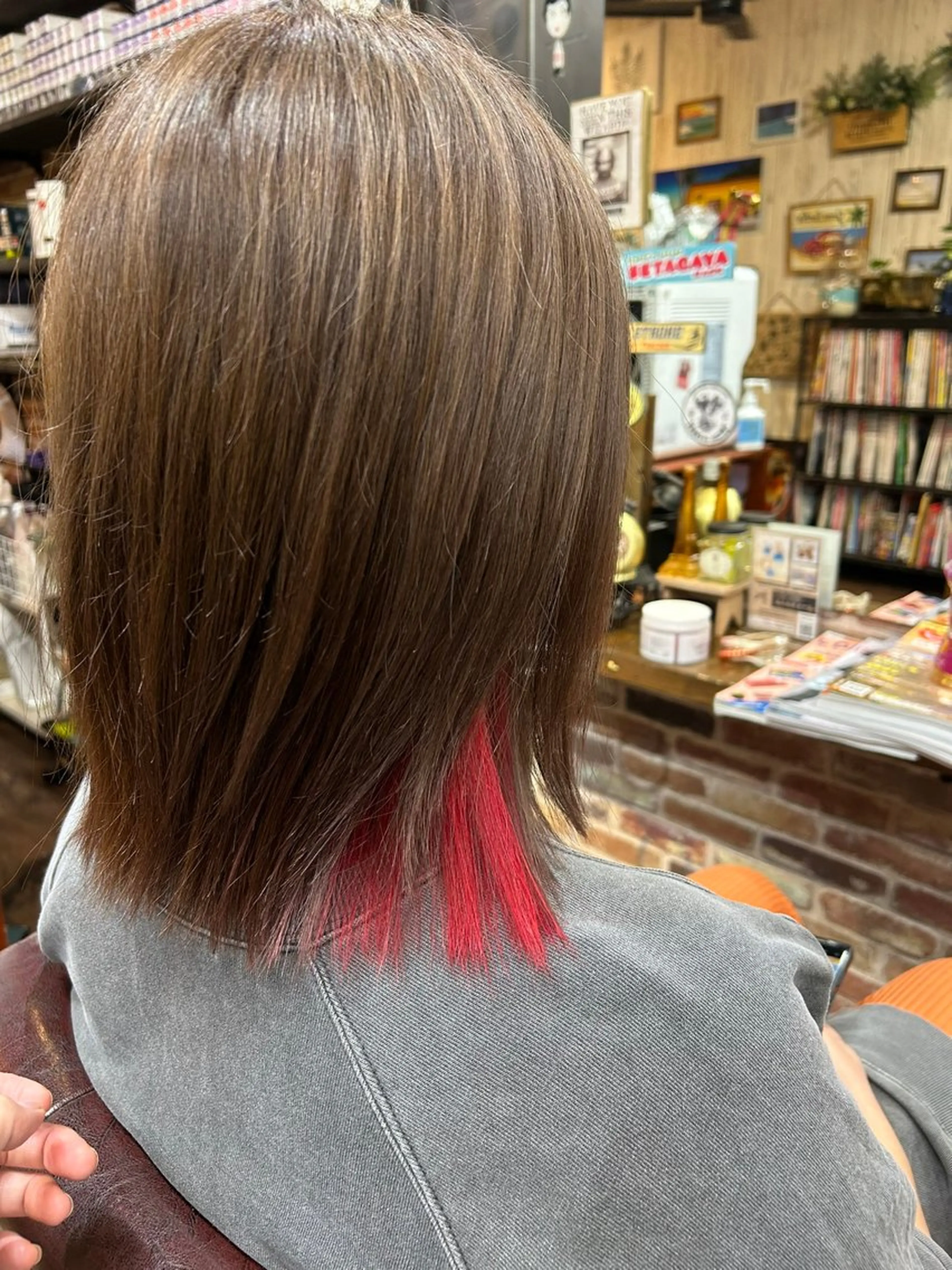 ミディアム カラー ブリーチ インナーカラー くせ毛 トリートメント ヘアカラー トリートメント 🌴 NALUスタイ リストおKIKU🏄のヘアスタイル