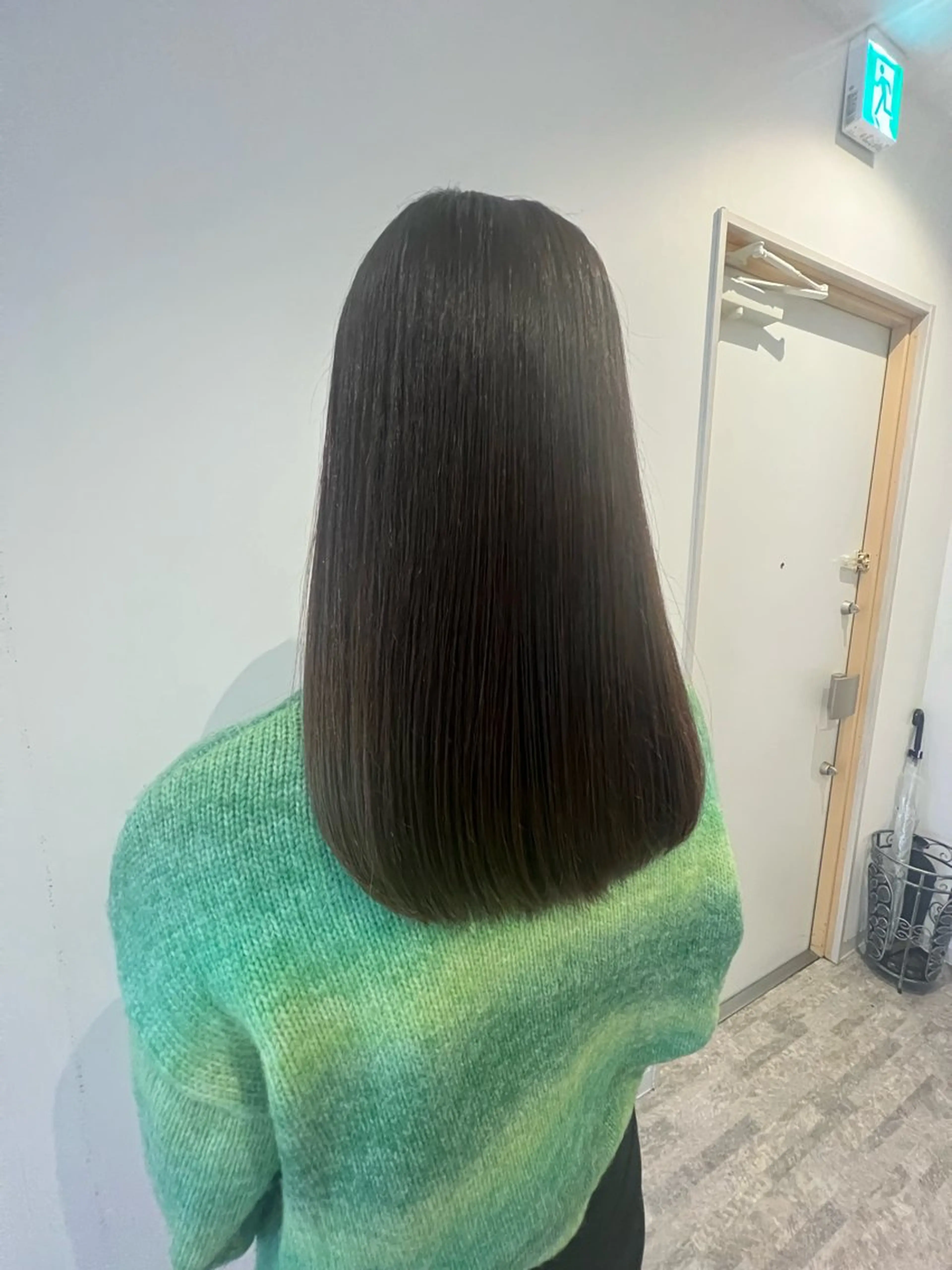 セミロング カット 縮毛矯正 トリートメント 髪質改善 貸切サロンのヘアスタイル