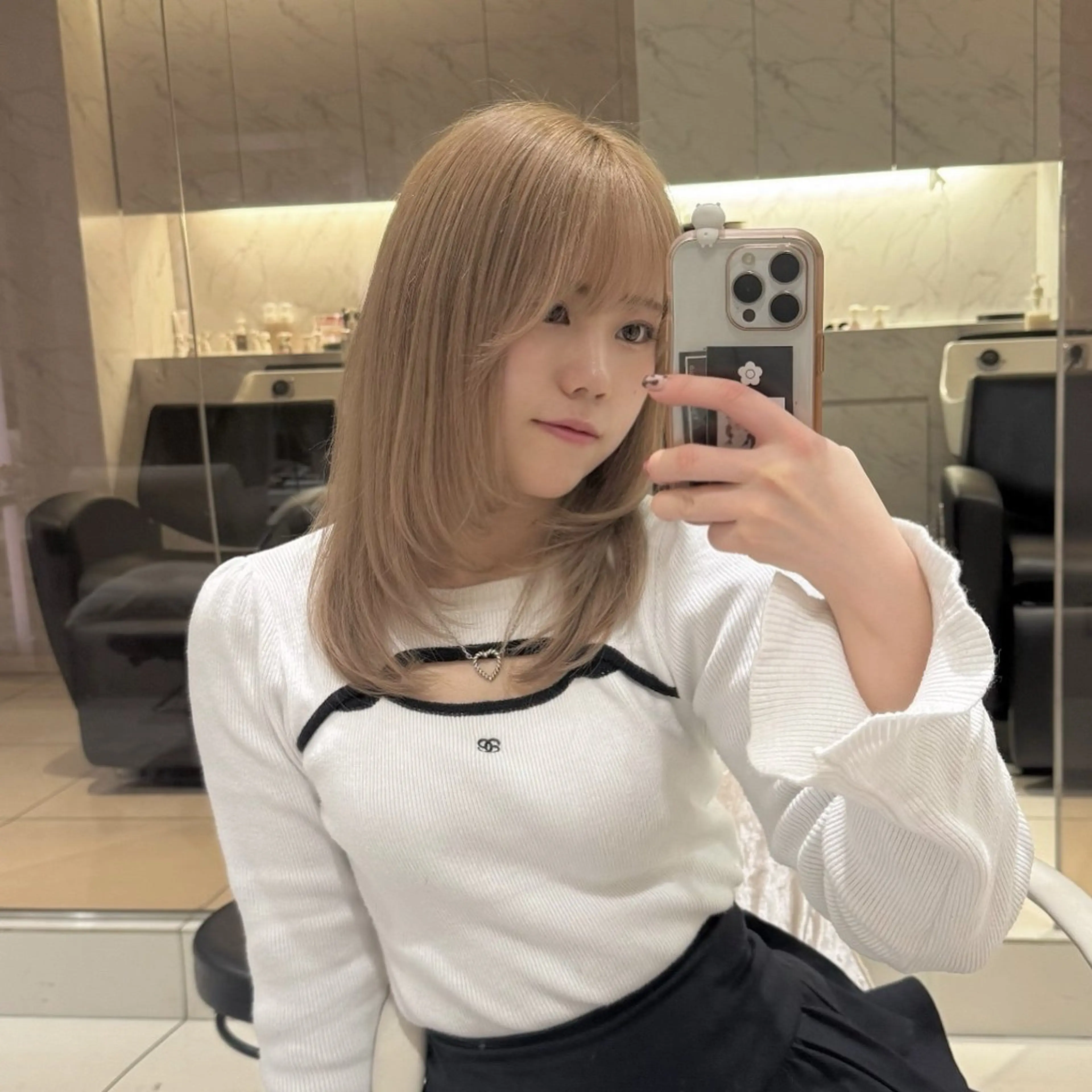 ミディアム カラー ベージュカラー レイヤーカット Beleza scelto所属・原宿/ハイトーン/ みずは🎀のヘアスタイル