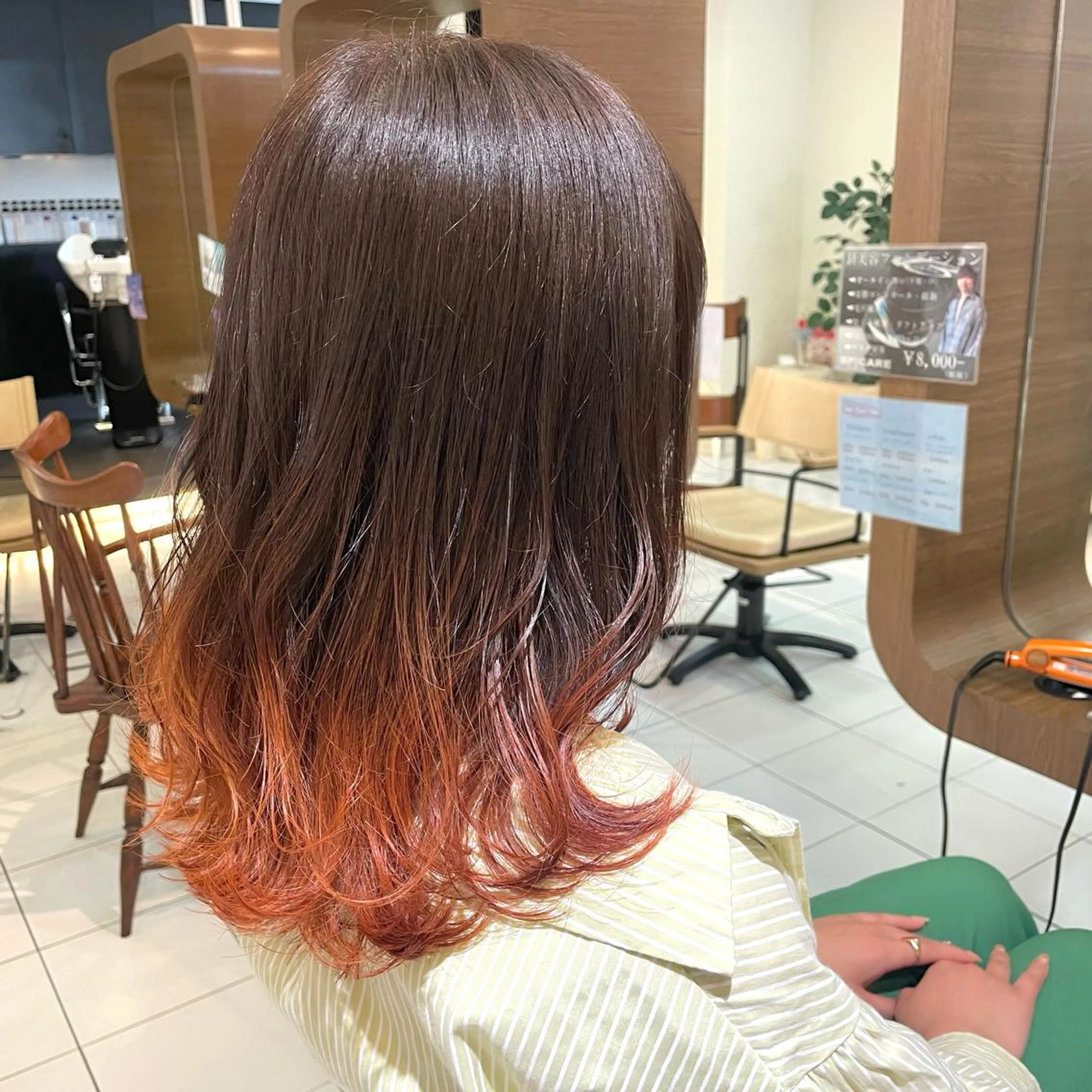 セミロング カラー ブリーチ グラデーションカラー オレンジ 透明感カラー/ 寺田千雅子のヘアスタイル