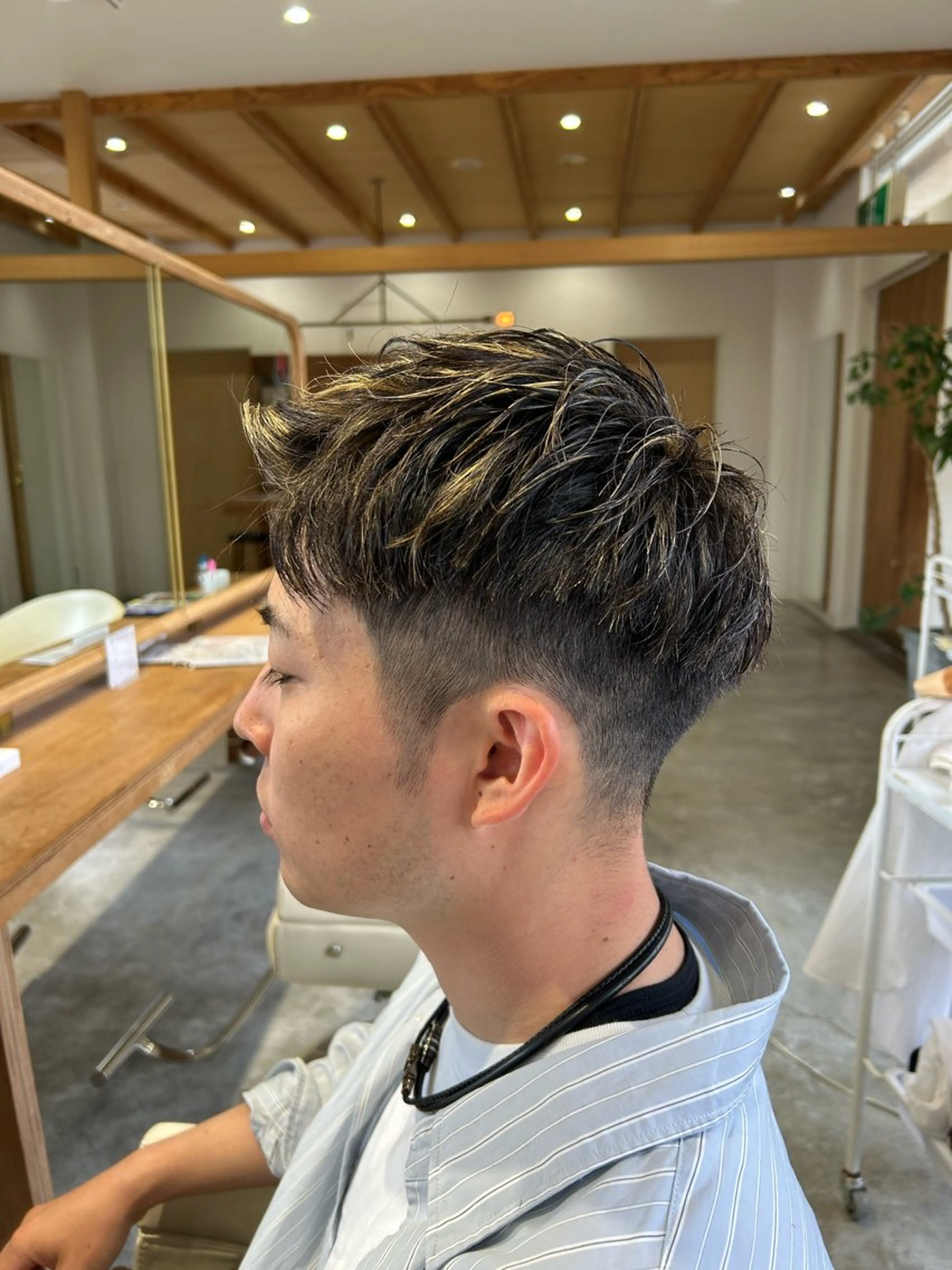 ショート カラー メンズ フェードカット メンズメッシュ メンズパーマ スパイキーショート デザインカラー カット ヘアカラー 佐藤悠生/ メンズカット．パーマのヘアスタイル