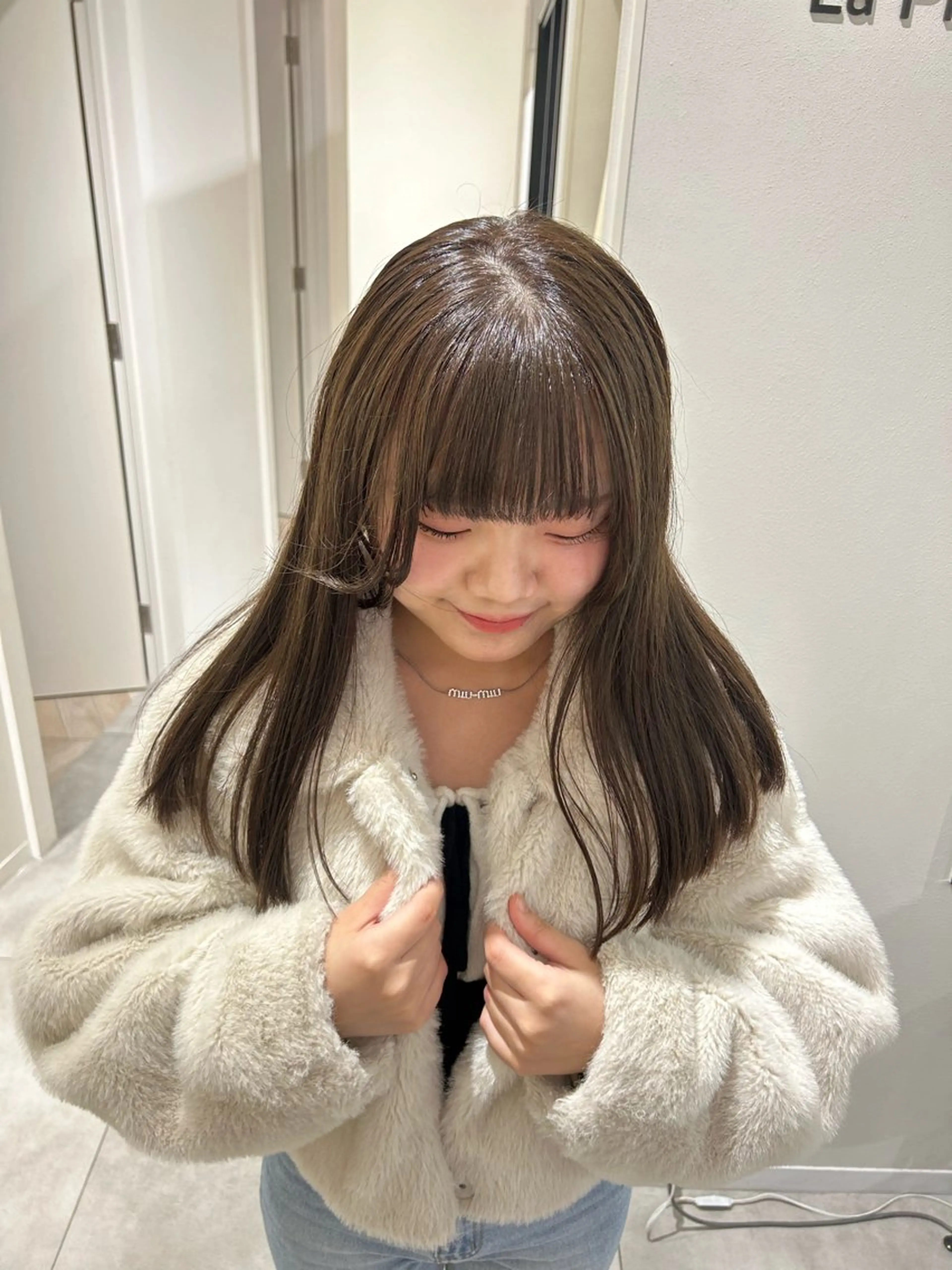 セミロング カラー ベージュカラー ブリーチ 透明感カラー ブリーチなしカラー オリーブベージュ カット ヘアカラー オリーブベージュ/ ブリーチなし透明感のヘアスタイル