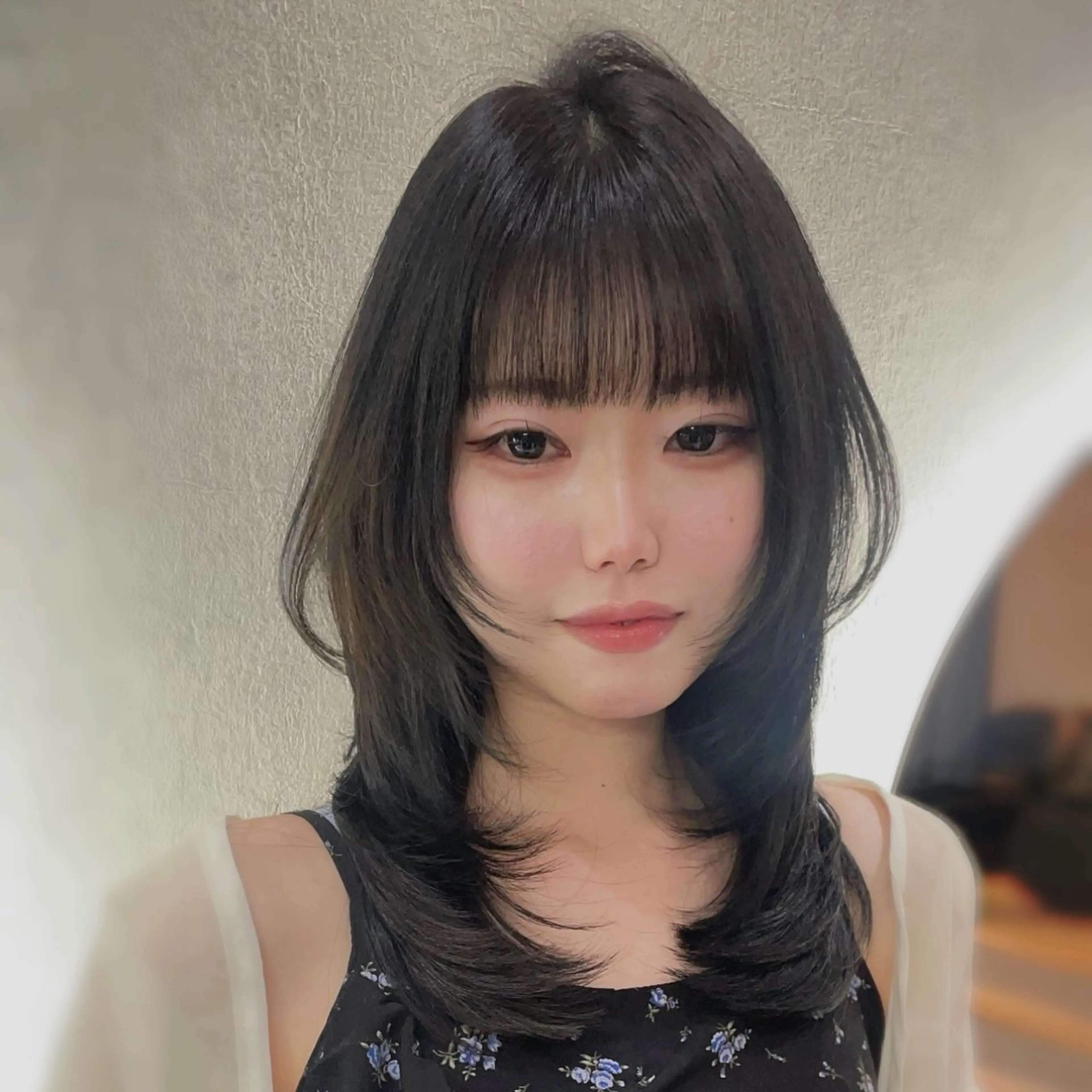 ミディアム くびれヘア ハッシュカット カット ヘアカラー トリートメント 韓国ハッシュカット✨ レイヤーカット🍒のヘアスタイル