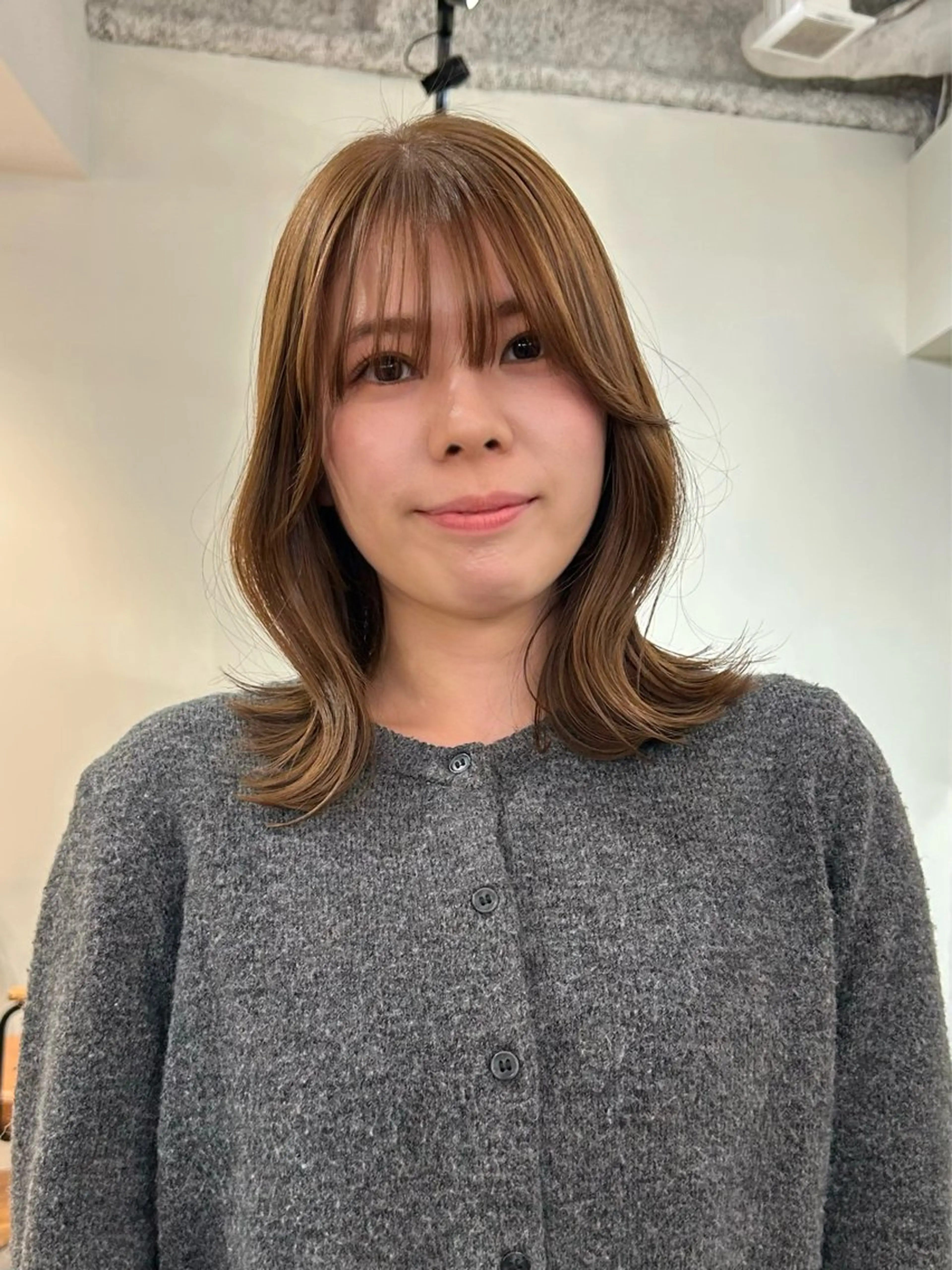 ミディアム カラー ベージュカラー ブリーチ ブリーチなしカラー カット ヘアカラー トリートメント 切りっぱなしボブ 大阪梅田/きょうかのヘアスタイル