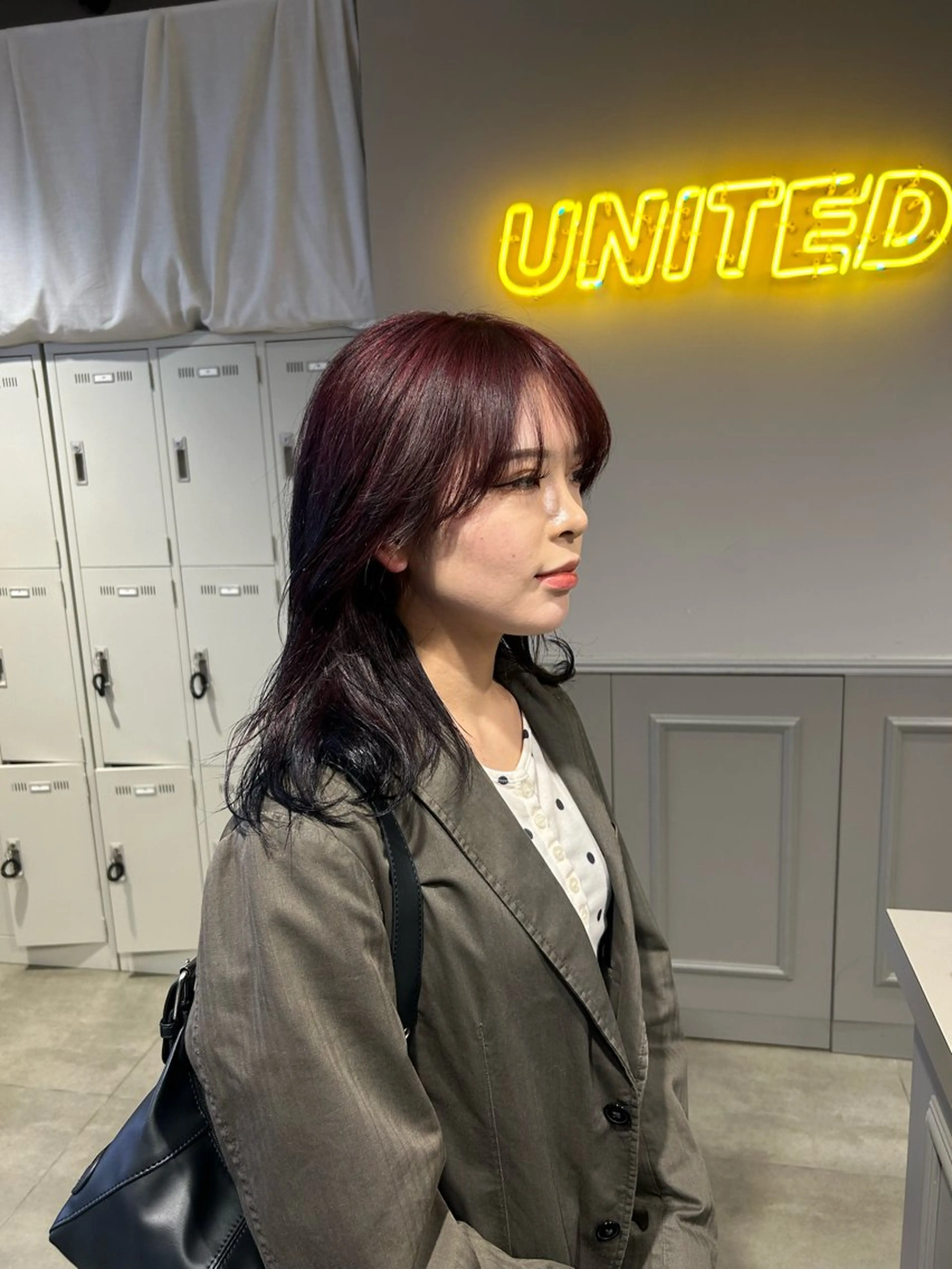 セミロング カラー ヘアカラー トリートメント 韓国ヘア暗髪 ダブルカラーメンズ可のヘアスタイル